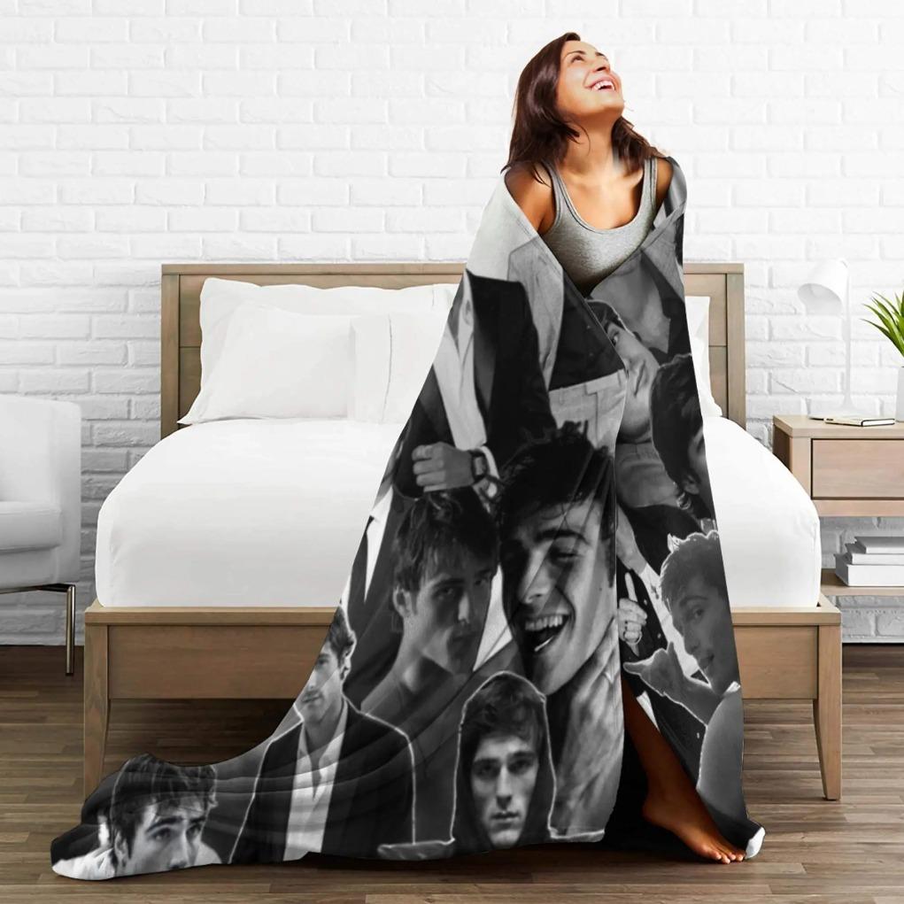 Jacob Elordi Australian Actor Poster Blankets Quality Soft Warm  Throw Blanket Winter Travel Outdoor Comfortable Bedspread  Best choice for home and outdoor