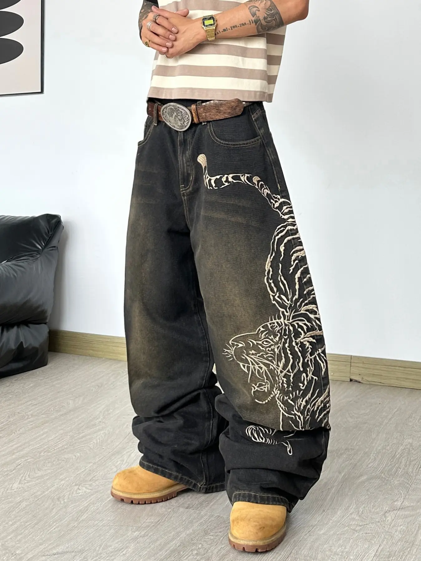 Men's Vintage Washed Tiger Embroidery Wide Leg Oversize Jeans, Y2K Punk Style Loose Fit, Perfect for Motorcycle Parties and Street Fashion