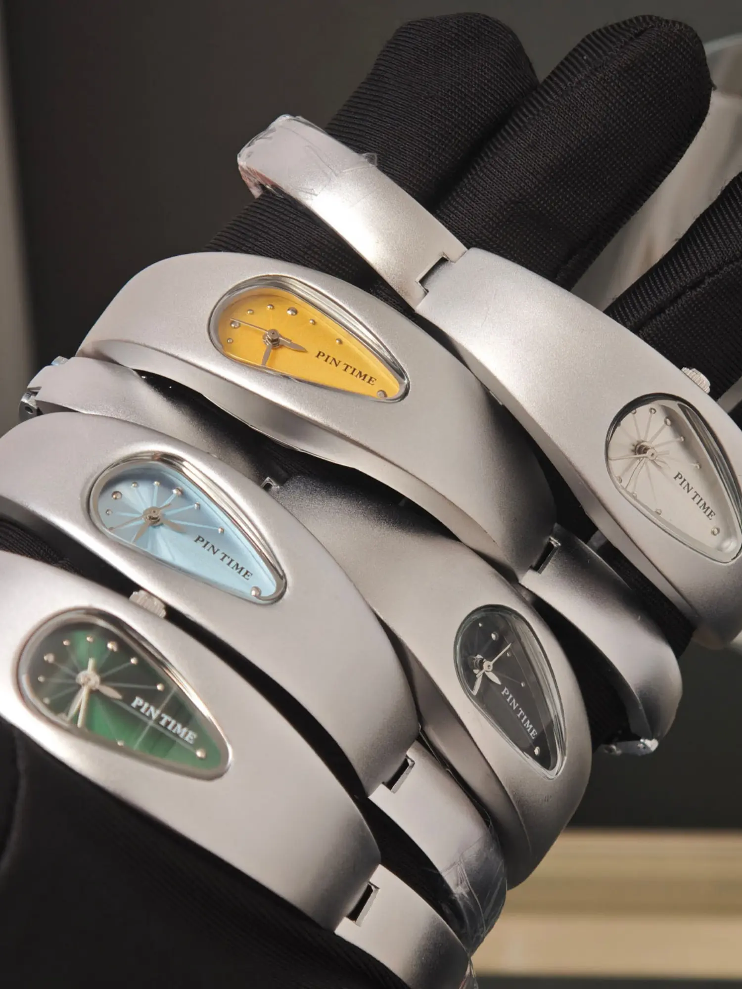 Women's Quartz Watch, Y2K Retro Water Drop Strap, Unique and Elegant, High-End Feel, Multiple Styles and Colors Available, Fashionable Watches