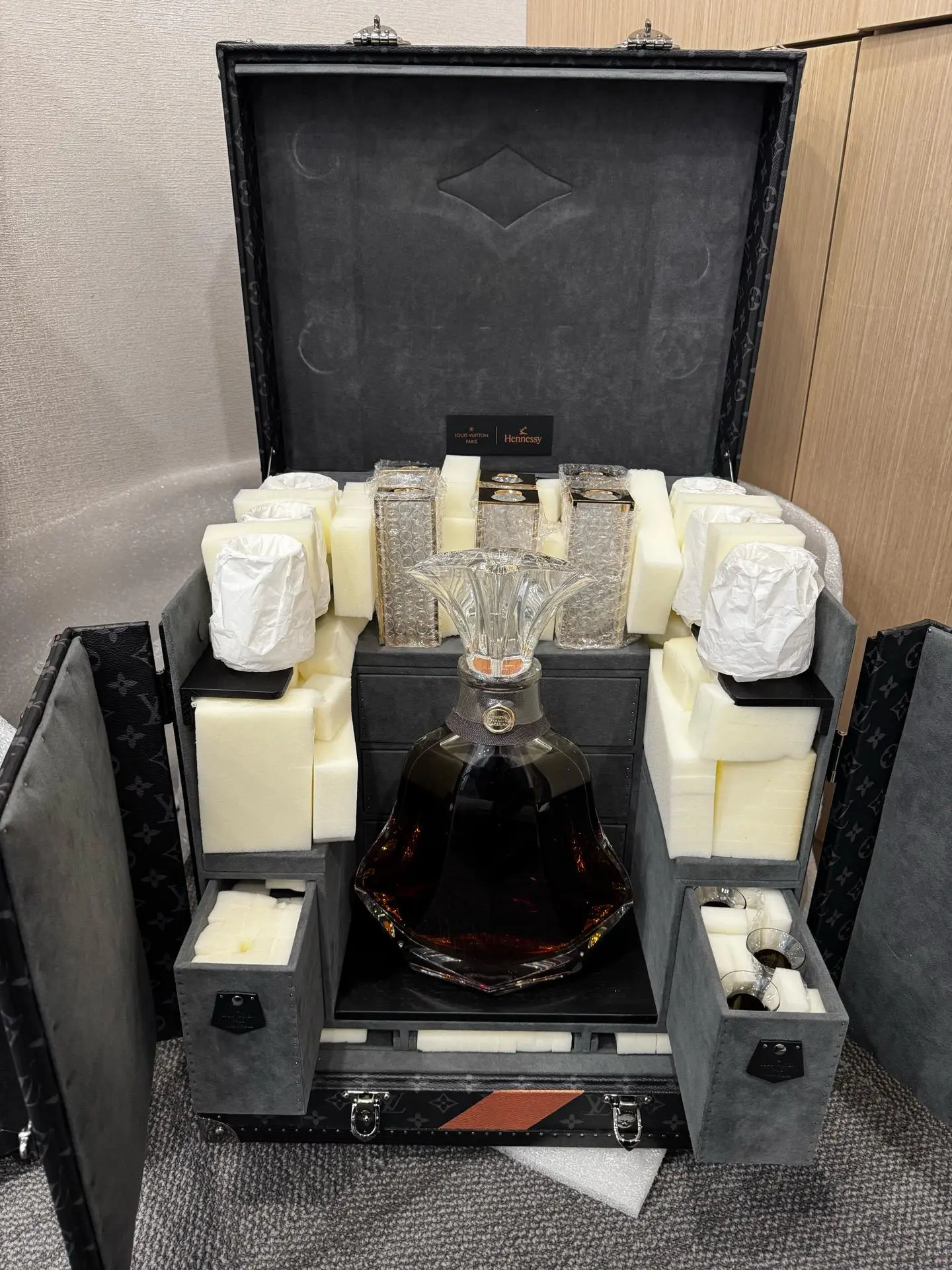 Pre-owned Louis Vuitton x Hennessy Paradis Imperial Nomad Case with Arik Levy Crystal Decanter