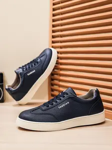 Litchi grain genuine leather small blackboard shoes! Retro off-white thick sole, a versatile must-have for men's commuting, with delicate grained leather, clean and elegant when worn.