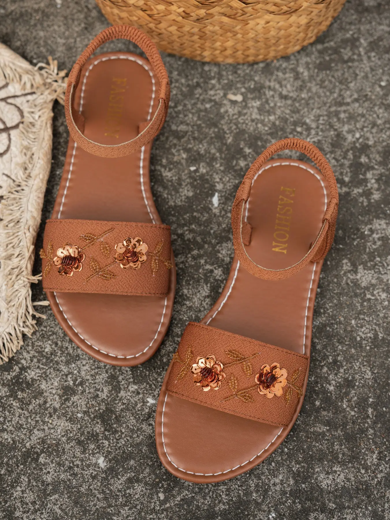 Summer Floral Decorative Open-Toe Flat Sandals, Women's One-Strap Casual Comfortable Shoes, Ideal for Daily Wear and Leisure Activities, Fashionable Sling Sandals