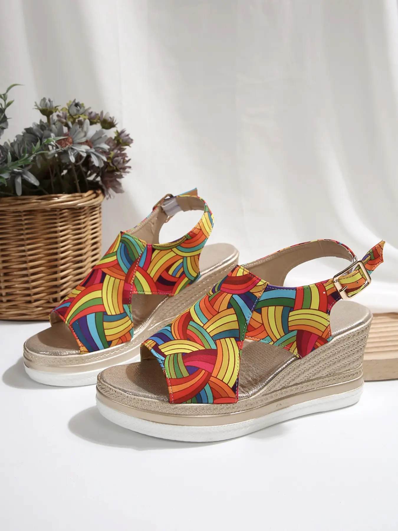 Women Rainbow Print Crisscross Straps Open Toe Woven Straw Wedge Ankle Strap Sandals，Soft Cushioned Anti-Slip Elevated Platform Heels，Beach Resort Date Casual Footwear，1 Color Rainbow Print