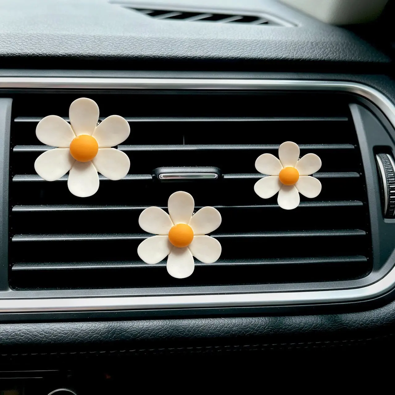 3pcs Daisy Six-Petal Car Air Vent Clips, Aromatic Decorative Clips for Car Interior, Fresh Scent Diffusers for Vehicle Dashboard