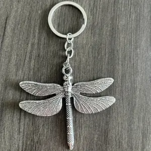 Retro Dragonfly Alloy Keychain – Butterfly Pendant Keychain for Bags, Backpacks, Men and Women, Stylish Metallic Decoration, Durable Fashion Accessory