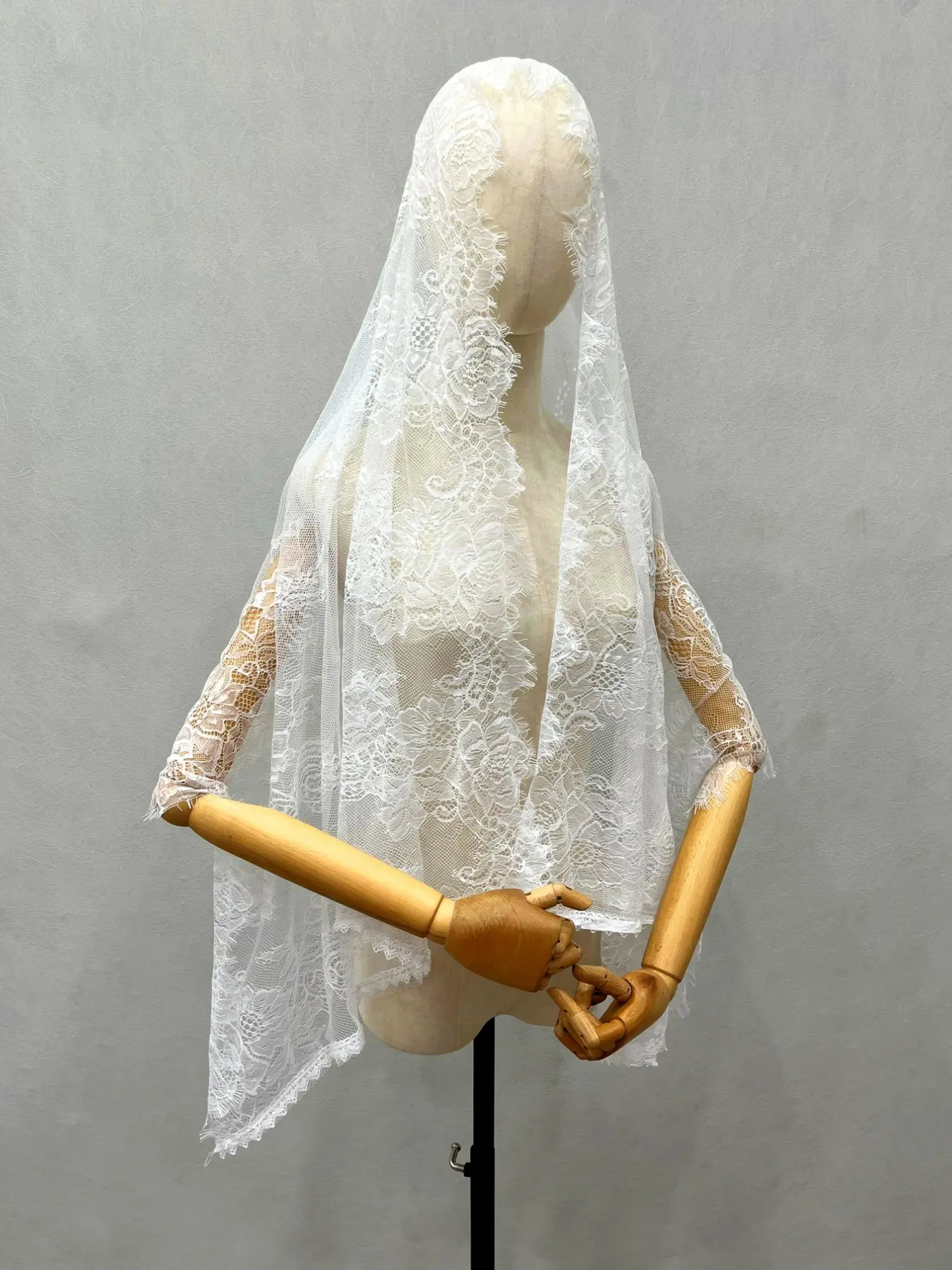 Bride Lace Shawl Veil Scarf, Muslim Church Wedding Latin Veil, Elegant Bridal Accessory, Perfect for Special Occasions