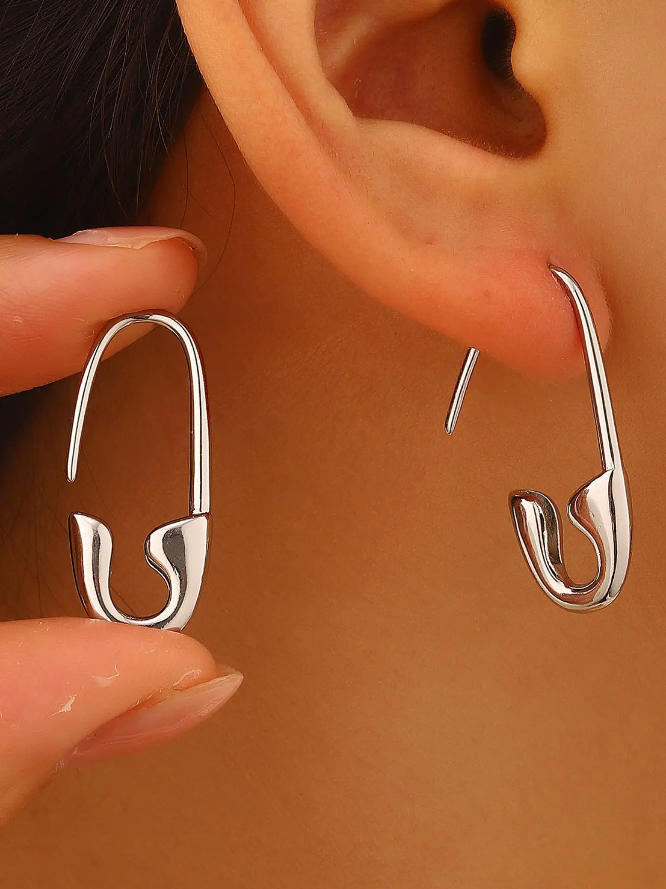 European and American Cross-Border Creative Simple High-End Paperclip Earrings, Women's Unique Design Pin Earrings, Fashion Jewelry, Minimalist Design