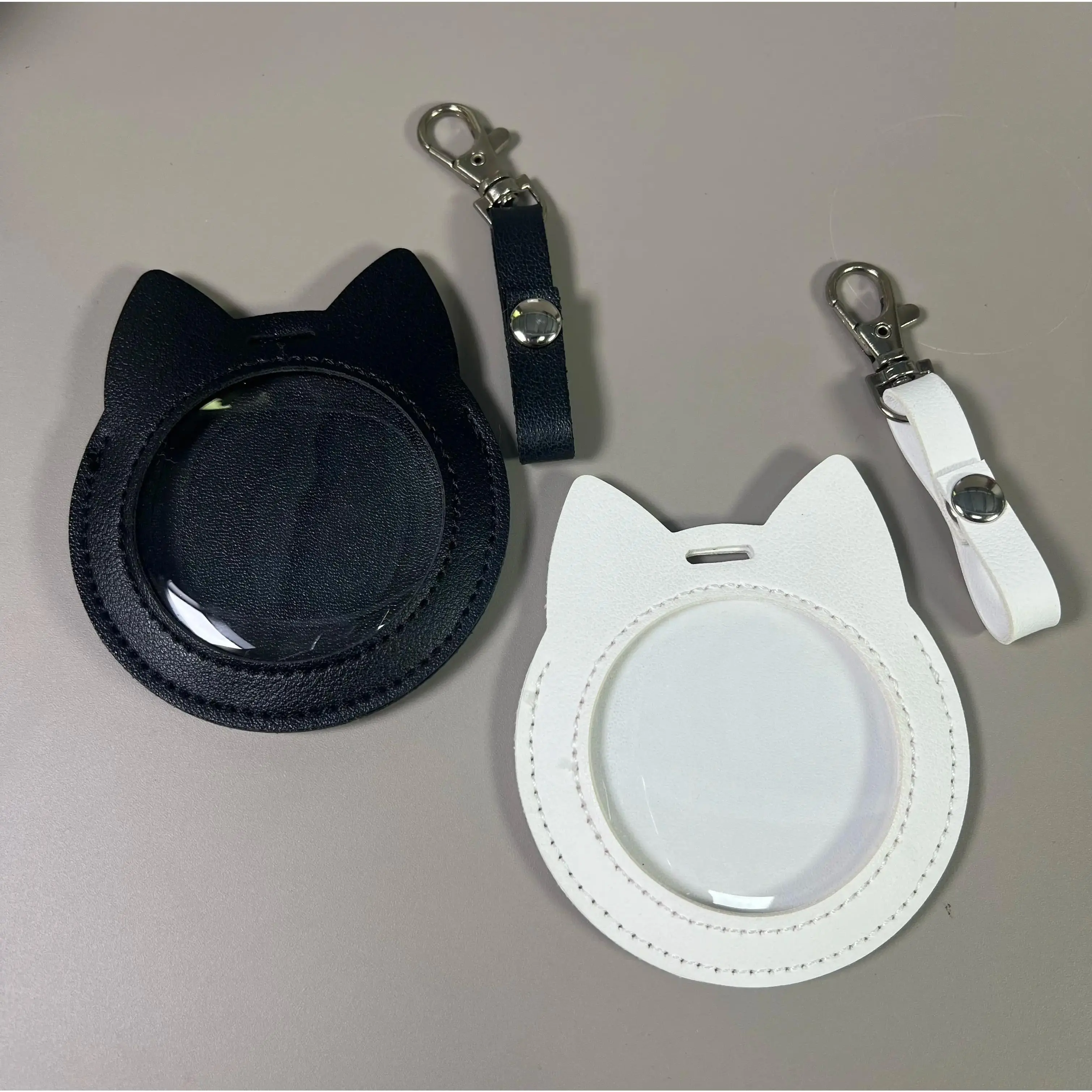 2 Pack Cat Badge Protective Case - Transparent Window Storage Pouch with Hangable Phone Charm, Fits Cat-Shaped Items & Digital Badges, Ideal for Daily Wear (With Protective Properties), Badge Collectors