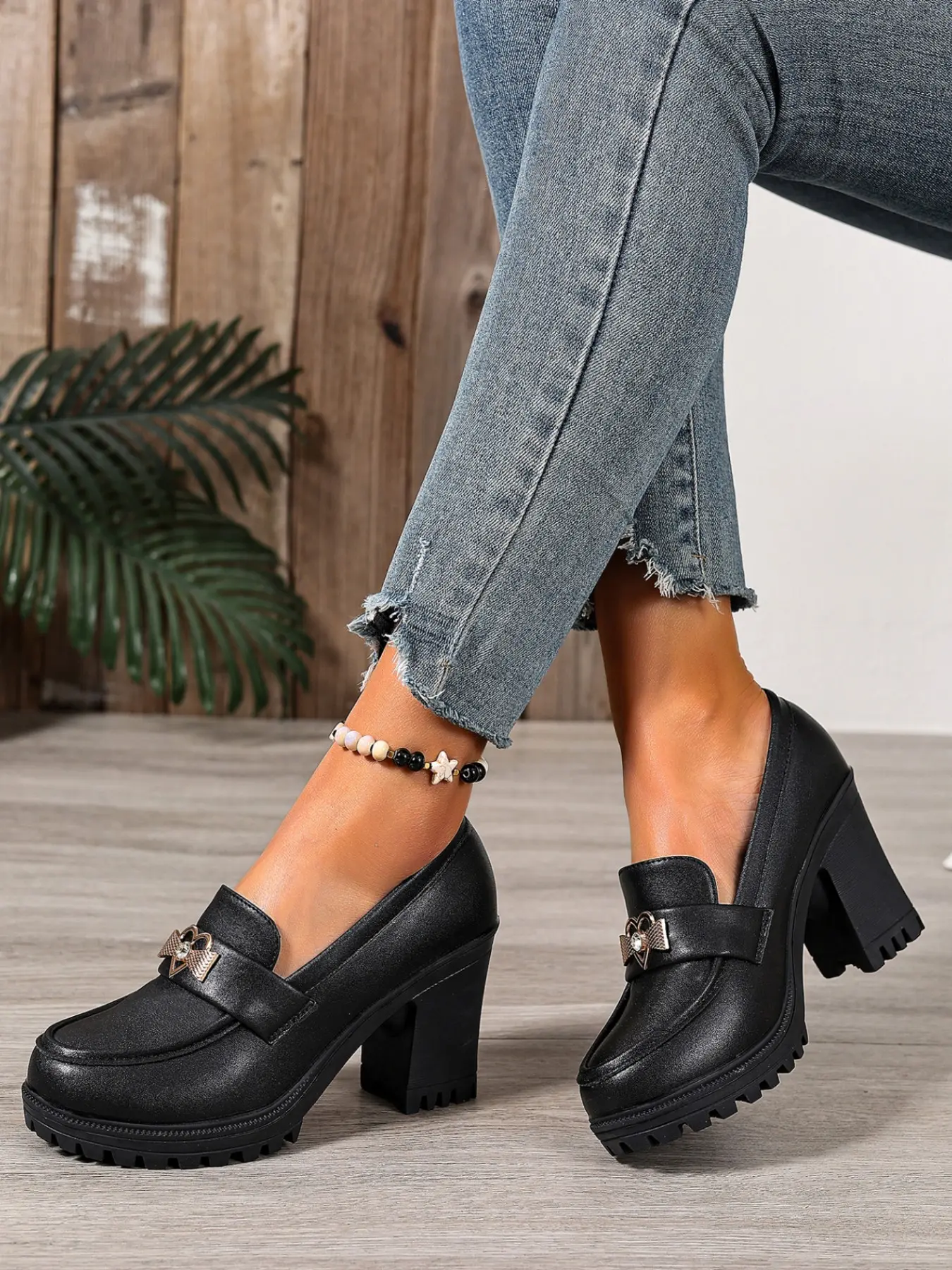 British Style Slip-On Round Toe Loafers, Solid Color Heart Metal Buckle, High Heel Comfortable Office Shoes, PU Leather, All Seasons