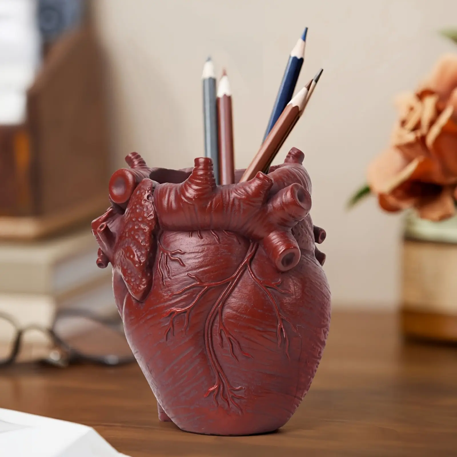 Gothic Anatomical Heart Resin Pen Holder, Marker Pen Holder, Office Desk Accessories, Spooky Human Heart Desk Organizer, Unique Gift for Horror Lovers & Gothic Decor, Halloween Decoration, Office Desk Supplies, Desk Gadgets