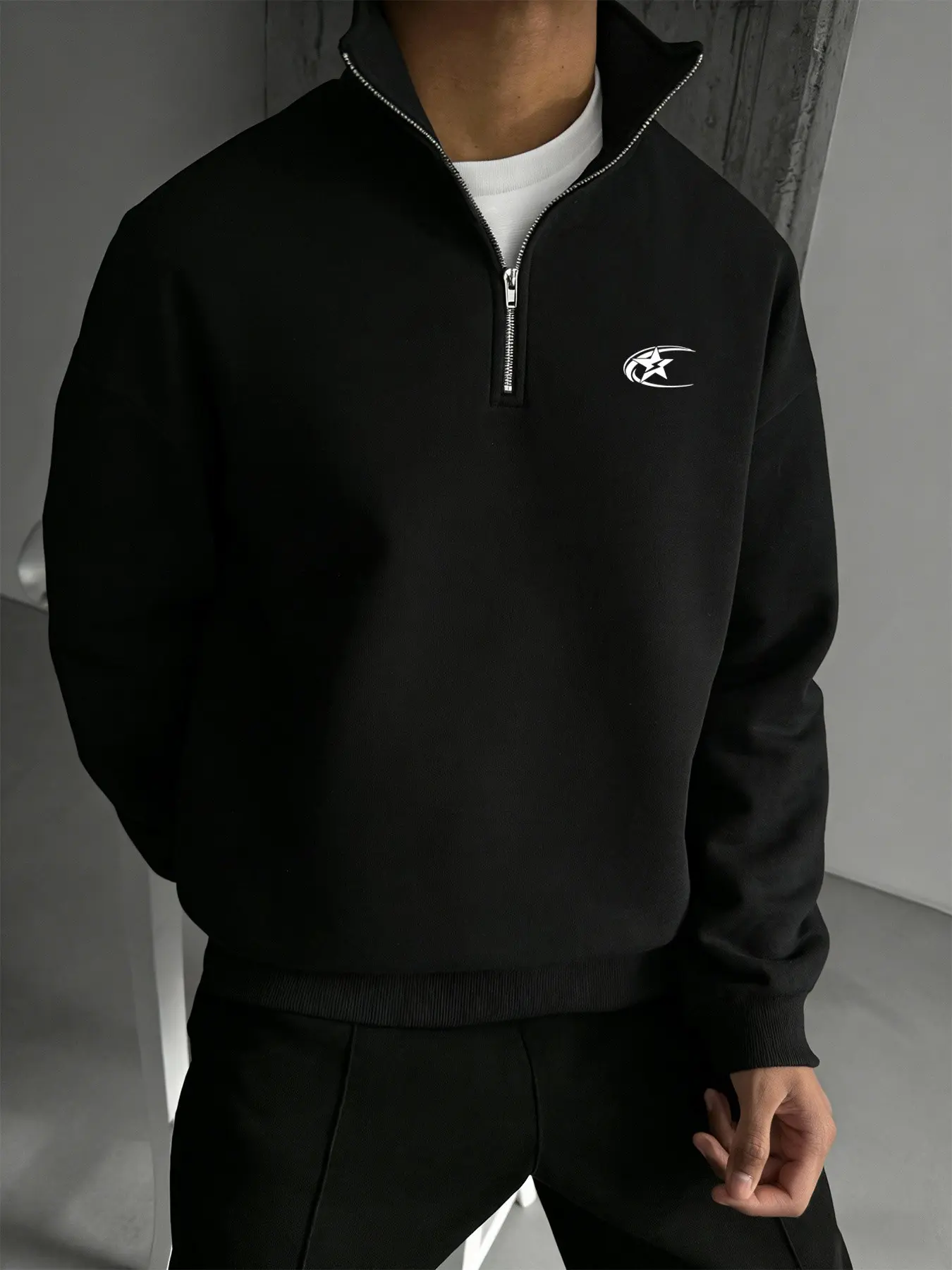 Men's Loose-Fit Half-Zip Stand Collar Sweatshirt, with Minimalist Star Print Logo, Crafted from Soft Plush Fabric, Equipped with Adjustable Zipper and Ribbed Cuffs, Casual Pullover Suitable for Layering All Year Round Fits Multiple Scenarios Includ