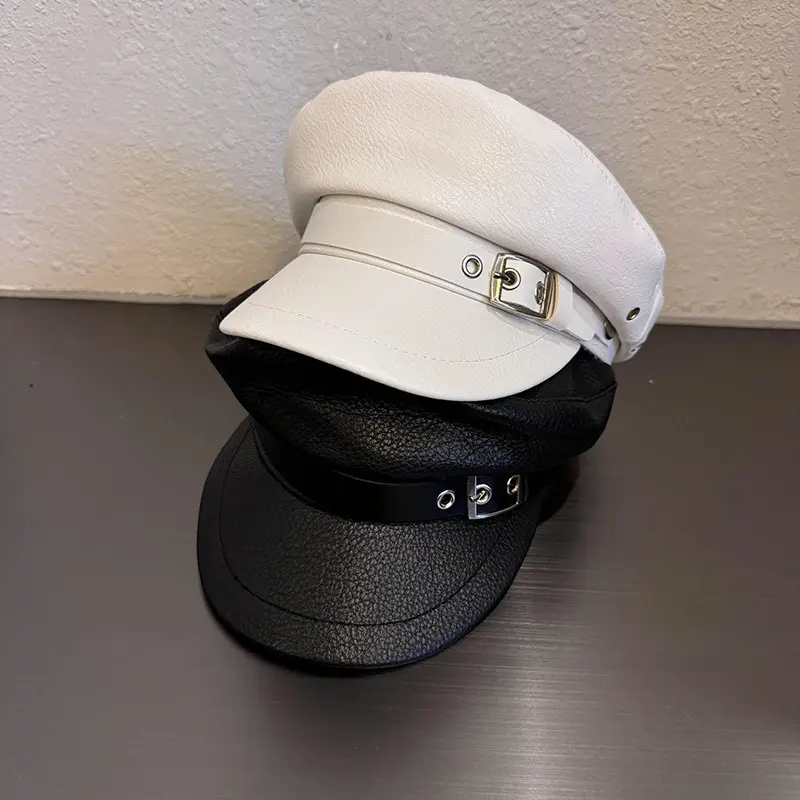 Women's Leather Military Baker Boy Hat - Vintage Cabbie Painter Cap with Metal Buckle, Retro Look, Casual Wear, Streetwear Trend Headwear, White & Black Styling, Ideal Gift for Her