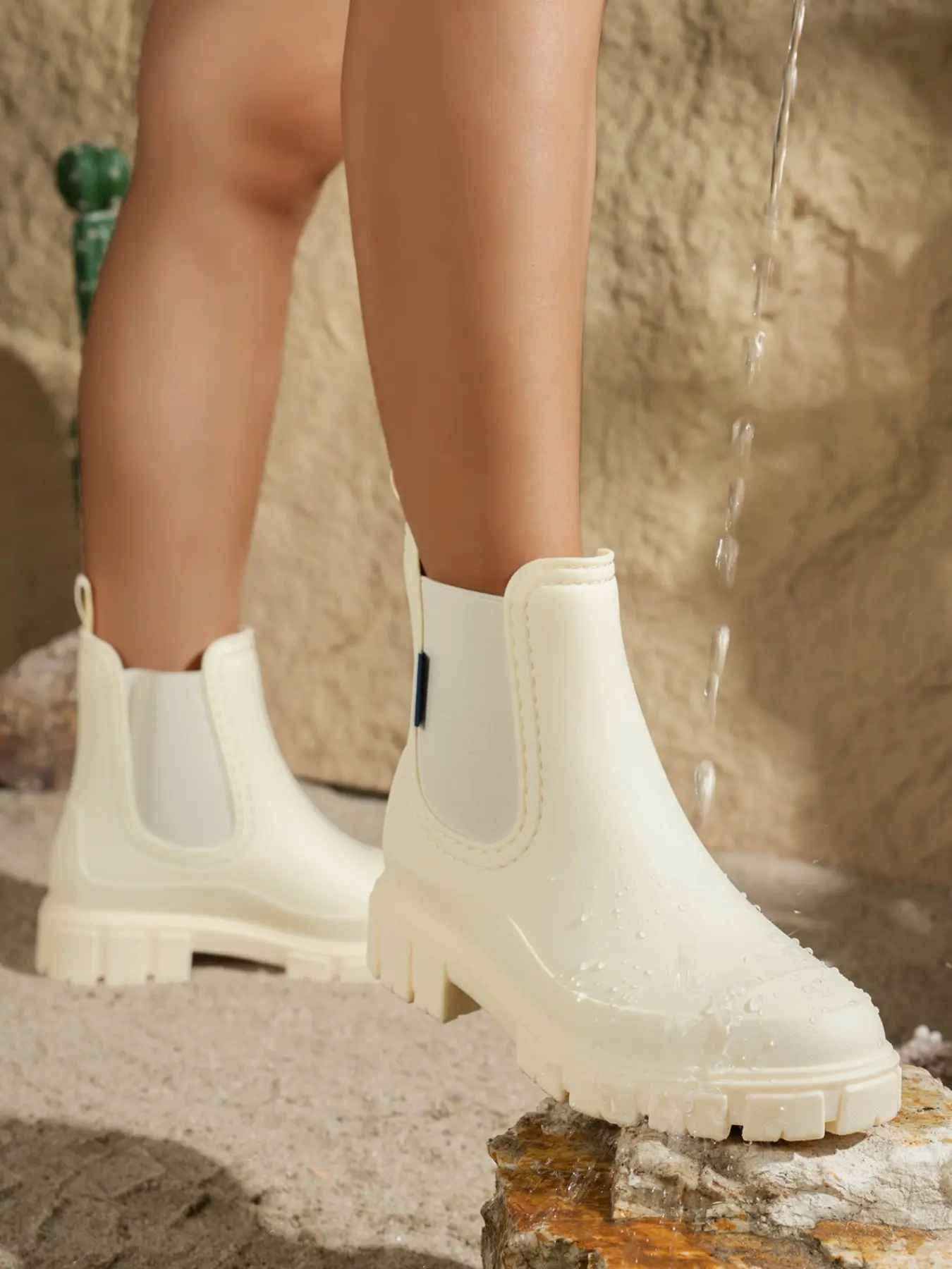Chelsea Short Rain Boots, Waterproof Boot, Elastic Side Fit, Reinforced Toe, Shock Absorption, Deep Tread Sole, Ideal for Gardening, Shopping, Wet Roads