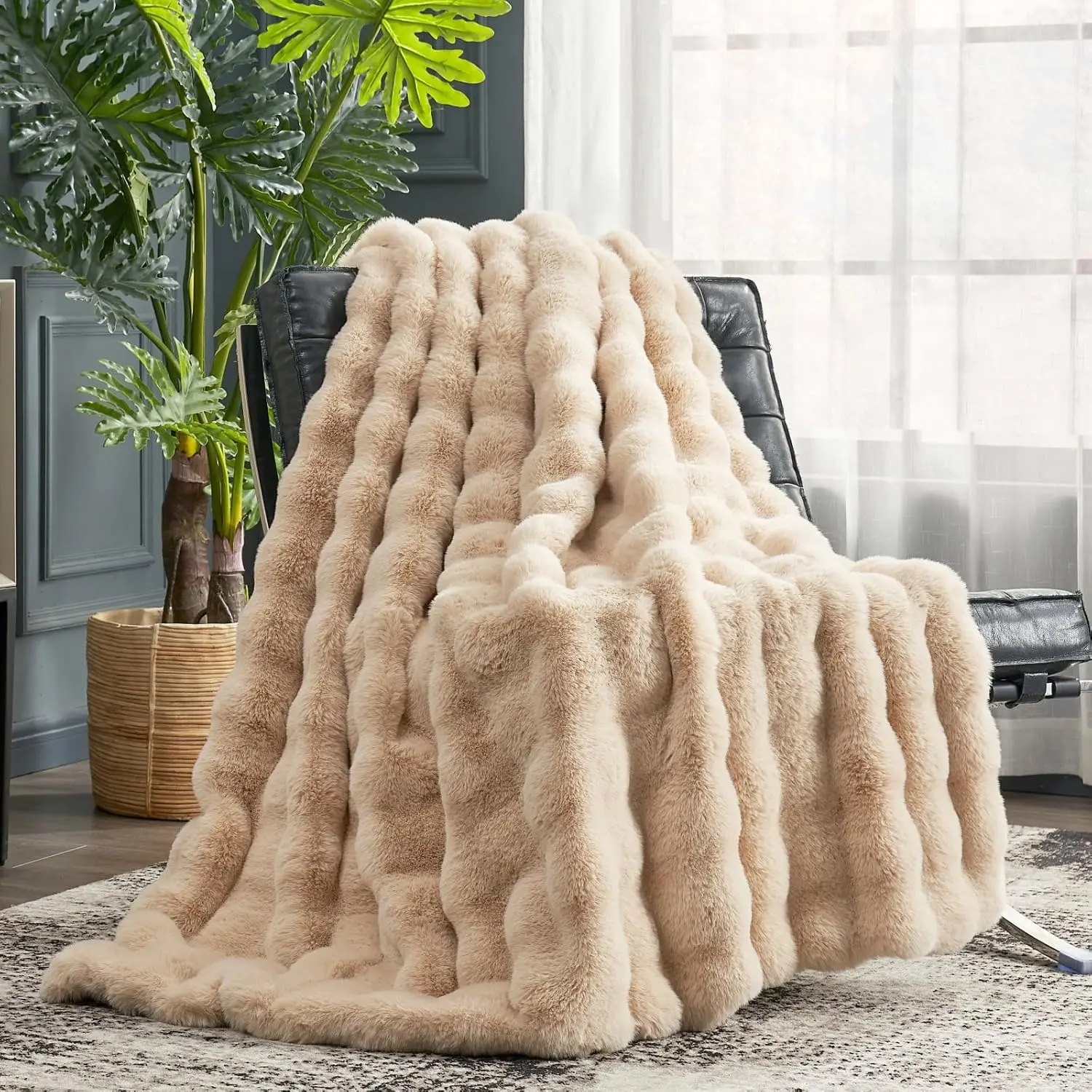 Cozy Faux Fur Throw Blanket for Couch, Fuzzy Soft Plush Thick Bubble Blanket for Sofa Bedroom Living Room, 50 * 60 Inches Beige