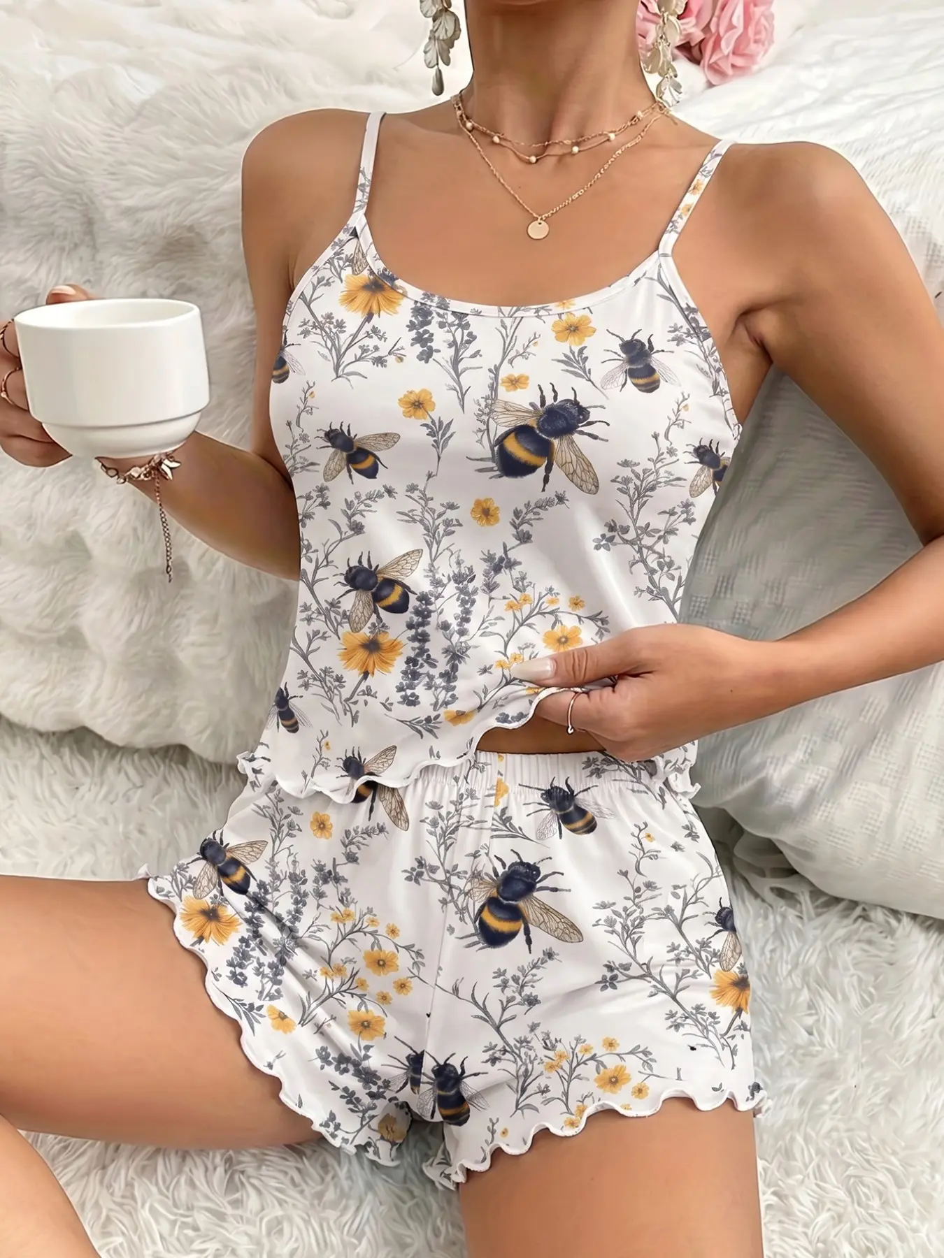 Women's Casual Bee Print Halter Short Pants Set, Comfortable Fashion Daily Wear, Perfect for Home Relaxation, Cozy Lounge