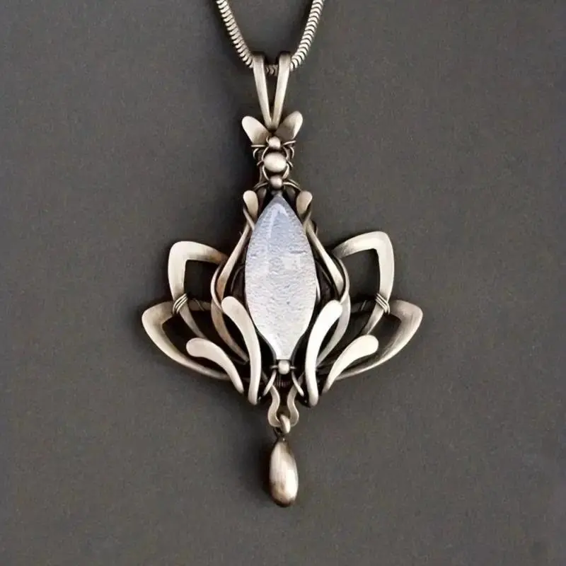 Bohemian Vintage Hollow Lotus Pendant Necklace Women's Exquisite Elegant Romantic Charm Jewelry Party Gift