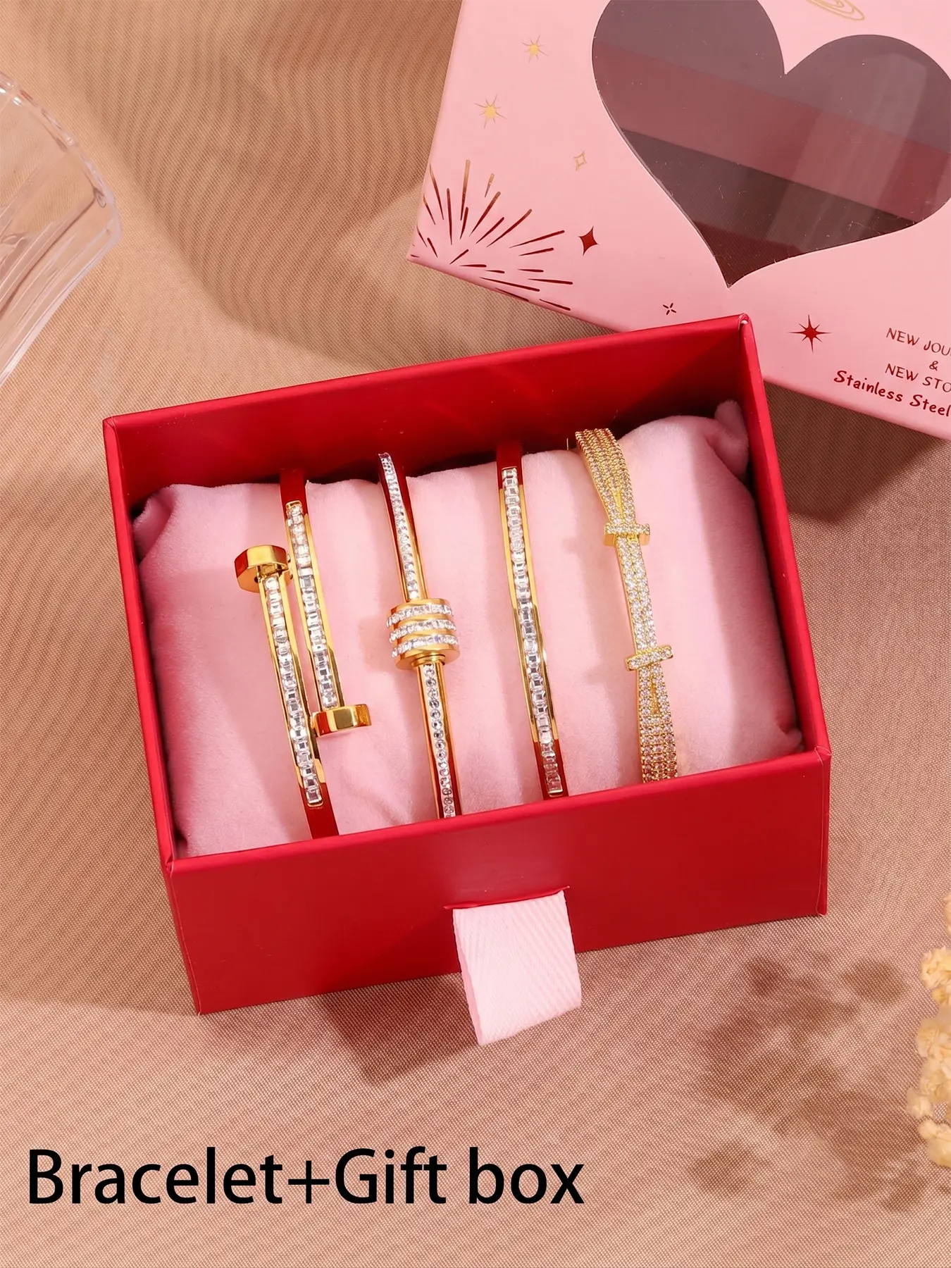 Internet famous broken diamond bracelet paired with gift box, full of delicate diamonds that sparkle and shine with agility, exuding a luxurious temperament when touched. Sparkling diamond jewelry easily becomes the focus of dressing