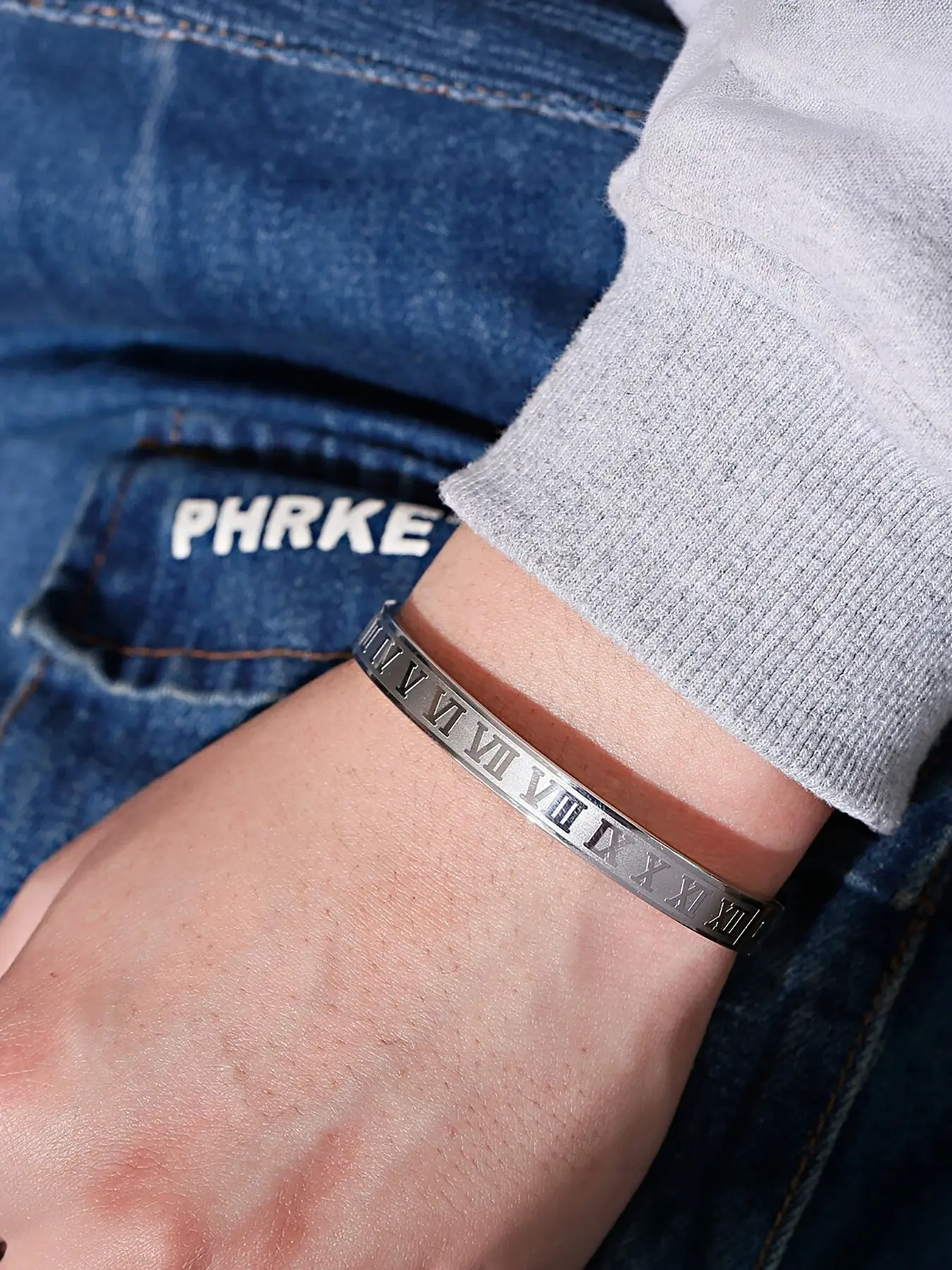 1pc Men's Fashionable Stainless Steel Roman Numerals Bangle (openable)