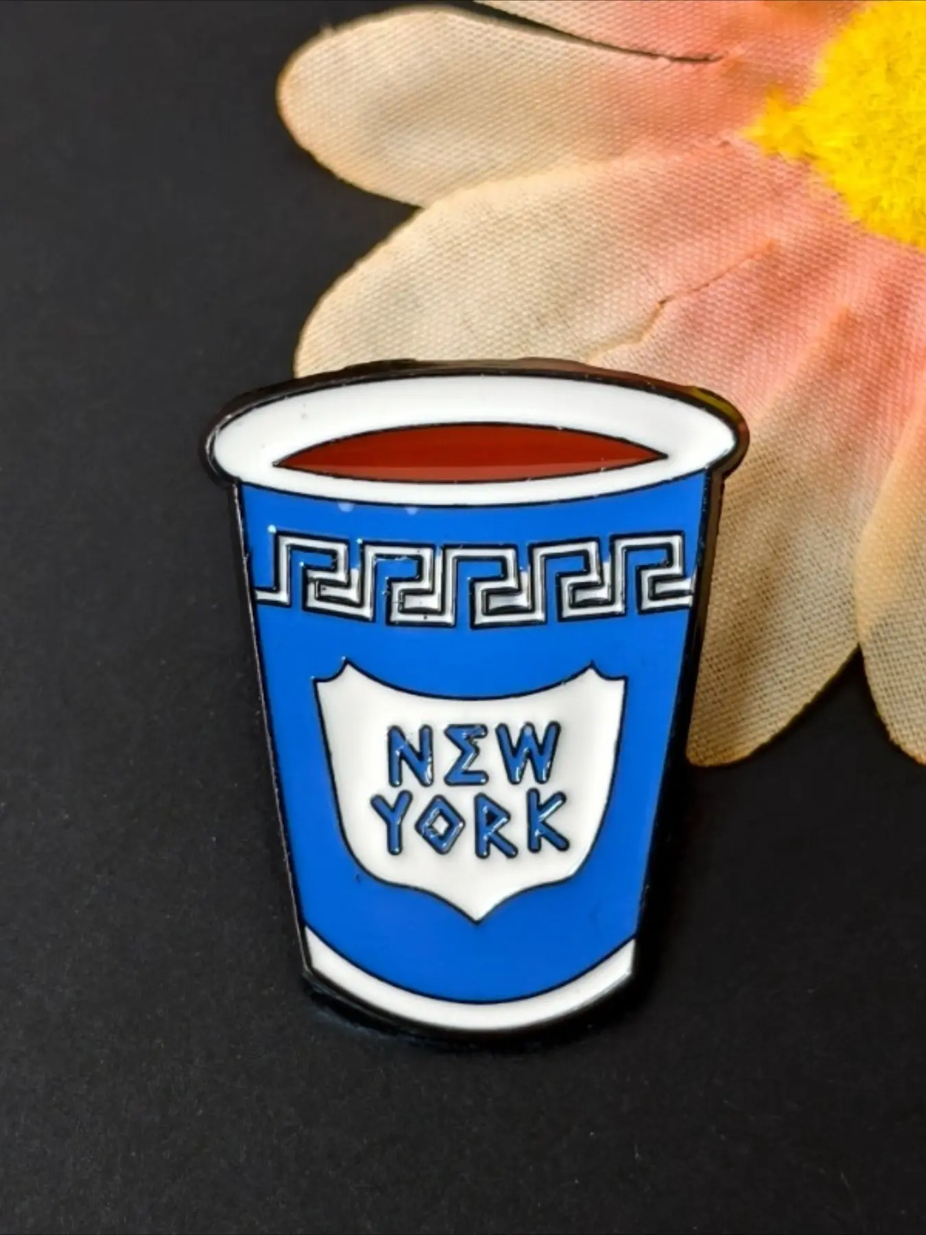 Cartoon Blue New York Coffee Cup Enamel Pin, NYC Souvenir Lapel Brooch, City Themed Badge for Jackets Backpacks, Ideal Gift for New York Lovers, Coffee Fans & Travel Enthusiasts