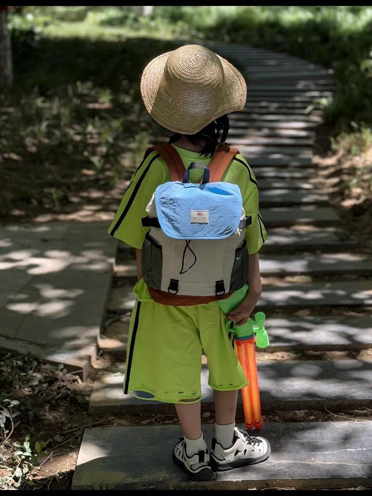 New Korean-style trendy and cool large-capacity children's backpack for travel, outdoor hiking, and kindergarten use for boys and girls