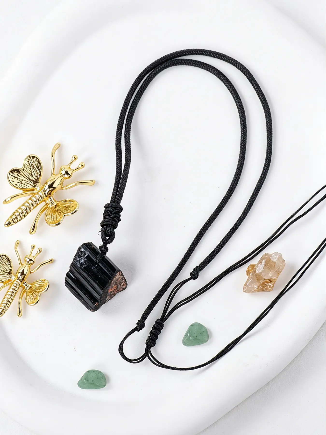 Natural Crystal Pendant Necklace, Handmade Adjustable Rope, Gothic and Minimalist Style, Perfect Gift for Crystal Lovers, Natural Stone Necklace