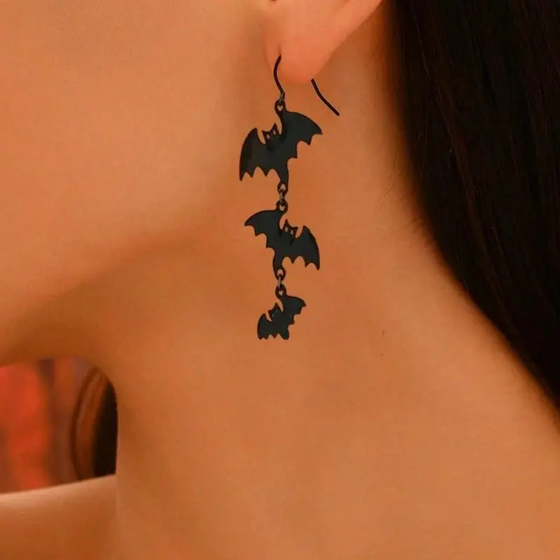 Gothic Bat Pendant Drop Earrings for Women, Halloween Statement Jewelry, Lightweight Alloy Witchcore Vampire Aesthetic Dangle Earrings, Alternative Fashion Accessories for Cosplay, Festival, Party & Daily Wear, Music, Role Play, Cosplay Conventions