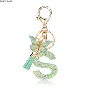 26 Letter Green Butterfly Keychain, Resin Drip Glue Charm, Creative Key Ring Pendant for Bag Decor and Best Friend Gift Giving