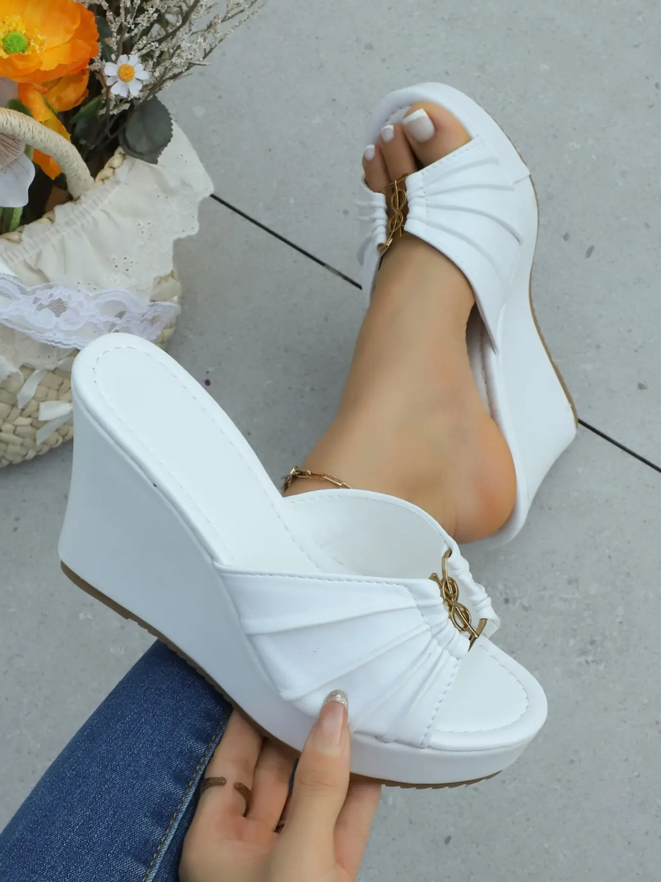 2026 New Wedge Sandals for Women, Summer Outdoor Thick Sole Waterproof Platform Flip Flops, Ruched Metal Decorative Heel Open Toe Slippers, Fashion Sandals, Fashionable Wedge Shoes