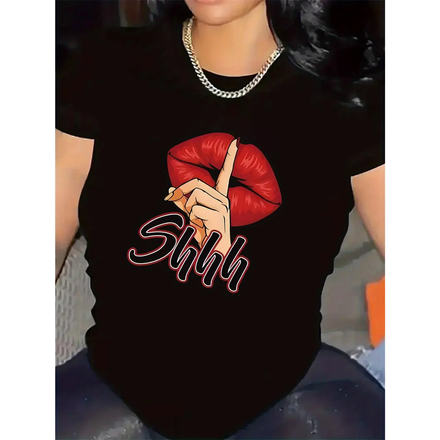 Short-Sleeved T-Shirt, Suitable For Restaurant Wear, Featuring A Red Lip Pattern, Bright Colors, Durable And Comfortable To Wear, Ideal For Casual Dining Occasions, Made Of Soft Fabric, Stylish And Lightweight, Suitable For Everyday Wear