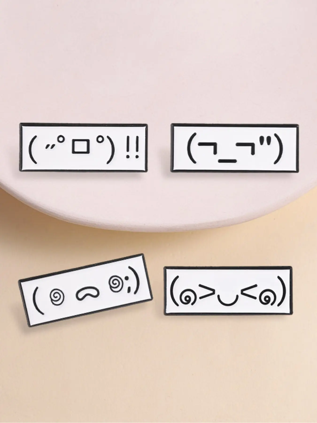 4 Pcs Cartoon Retro Network Emoticon Enamel Pin,Cute Shocked,Happy, Helpless Expression Badge,Fashion Accessory, Fun Gift for Friends, Alloy Brooch Pin