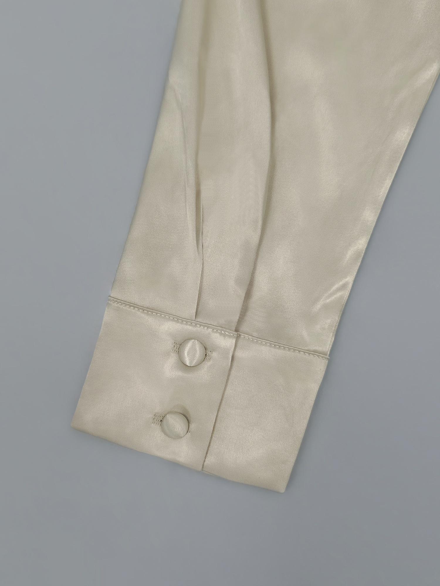 French Elegant Style Apricot V-Neck Lace Spliced Olive Green Fitted Pencil Skirt for Business Dinners, Parties, Dates, And Commuting, Showcasing a Graceful And Sophisticated Autumn Outfit