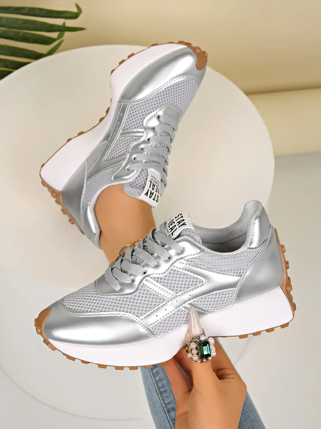 New Women's Casual Sports Shoes, Casual Athletic Sneakers, Lightweight and Breathable, Comfortable for Daily Wear, Suitable for All Seasons, Ideal for Everyday Use