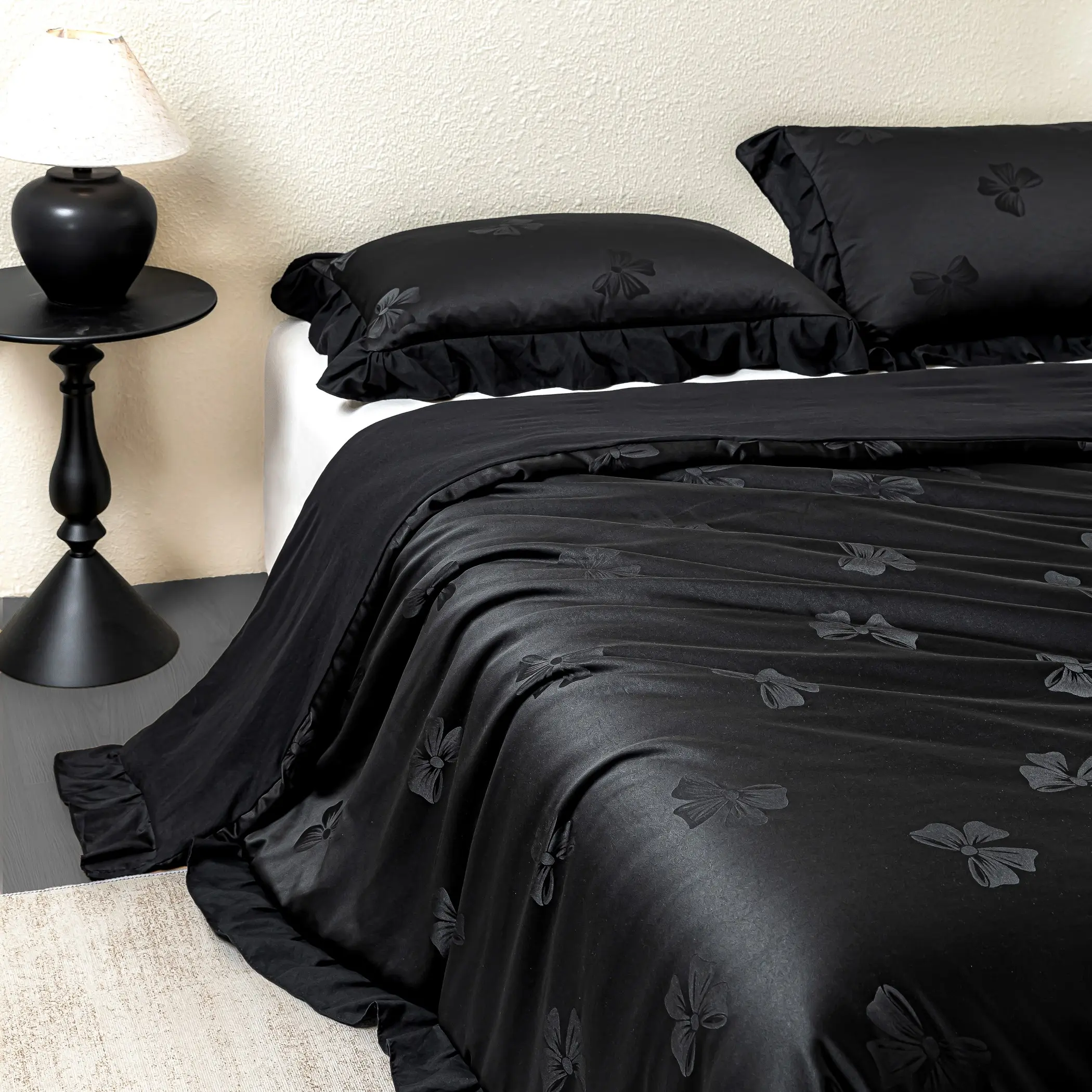 Elegant Black & White Bow Jacquard Luxury Quilt Cover Three-piece Set - 1 Quilt Cover + 2 Pillowcases (Excluding Quilt Inner / Pillow Inner), 100% Microfiber Bedding Sets, Soft and Skin-friendly, Lightweight and Breathable, Suitable for All Seasons