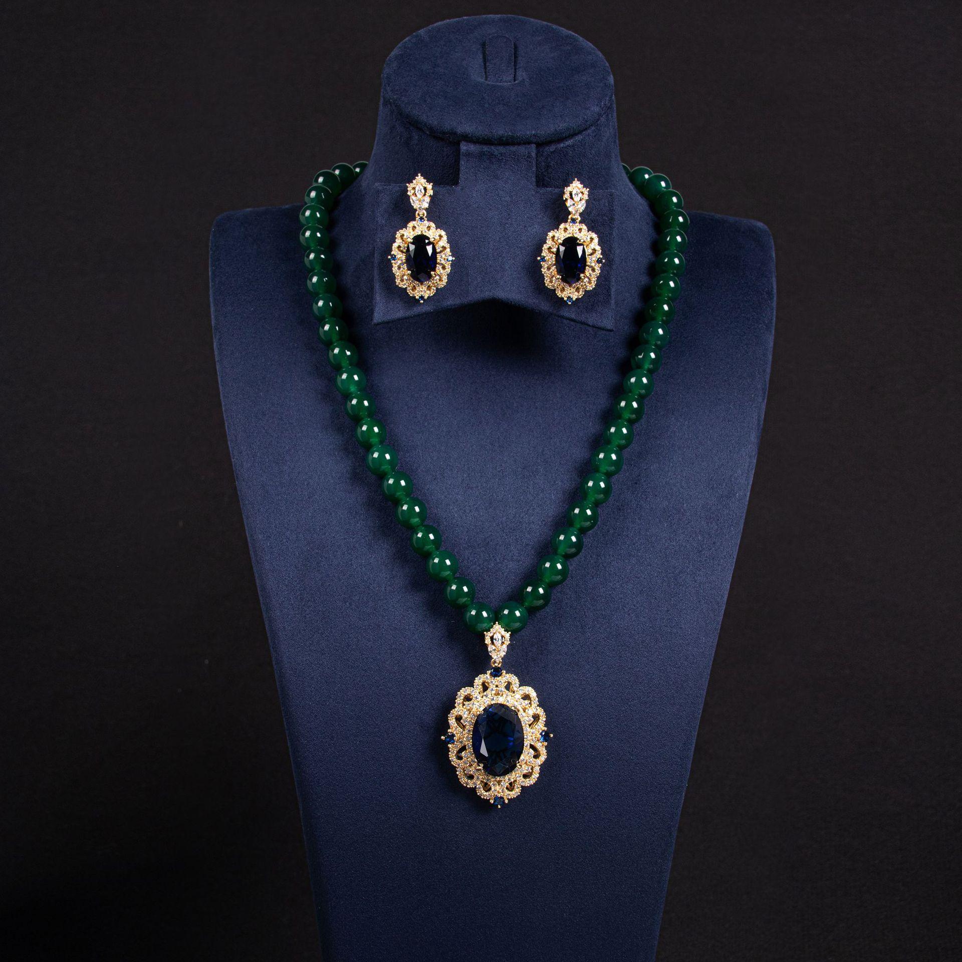 Luxurious Emerald Beaded Agate Necklace with Zircon Inlay and Earrings Set for Women, Versatile Niche Jewelry