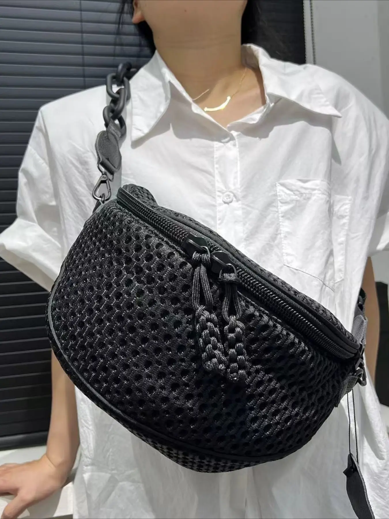 Ladies' fashionable mesh sports chest bag, casual, compact, lightweight, multi pocket, crossbody fanny pack, single shoulder crossbody bag