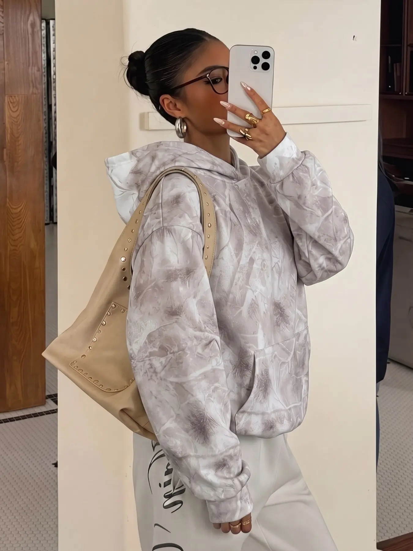 Muted Grey Abstract Watercolor Botanical Marble Full Print Oversized Drop Shoulder Kangaroo Pocket Hoodie Women Soft Plush Loose Neutral Minimalist Y2K Lazy Daily Coffee Street Indoor All Season Casual Pullover Sweatshirt #marbleprinthoodie #neutraloversi