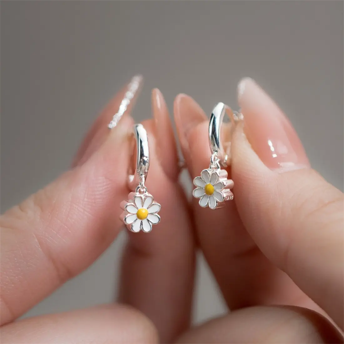 Small Daisy Earrings for Women, Cute Floral Stud Earrings, Minimalist Aesthetic Flower Jewelry, Fresh Versatile Everyday Wear Earrings, Lightweight Trendy Accessory for Summer Outfit Gift