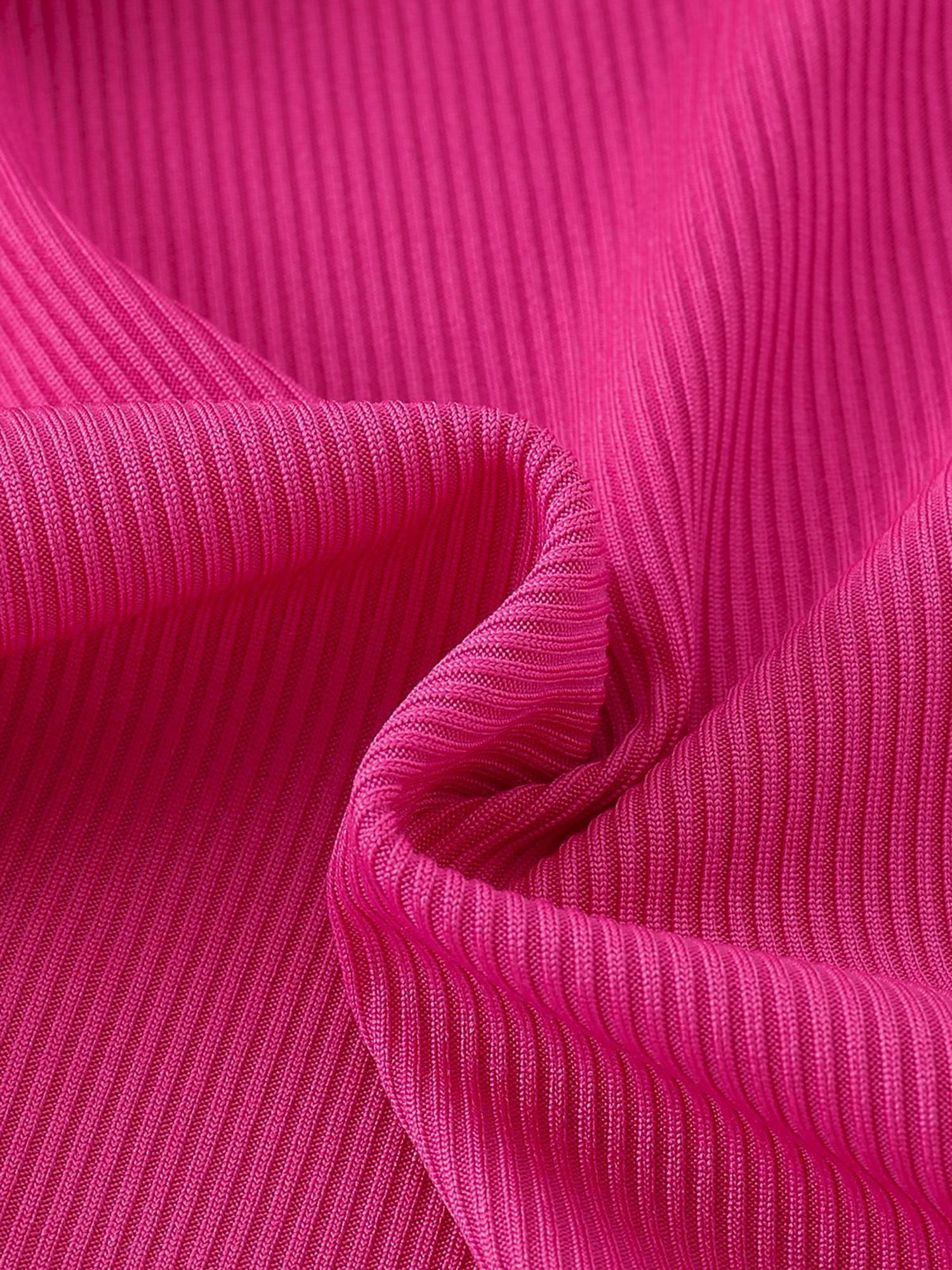 Girls' Dress, The Main Body Is Rose Red, The Shoulders Are Decorated with Flower-Like Folds, And The Long-Sleeved Design. with a Black Belt, There Are Golden Letters in The Middle of The Belt, And The Skirt Is Pleated. The Overall Style Is Sweet And Fa