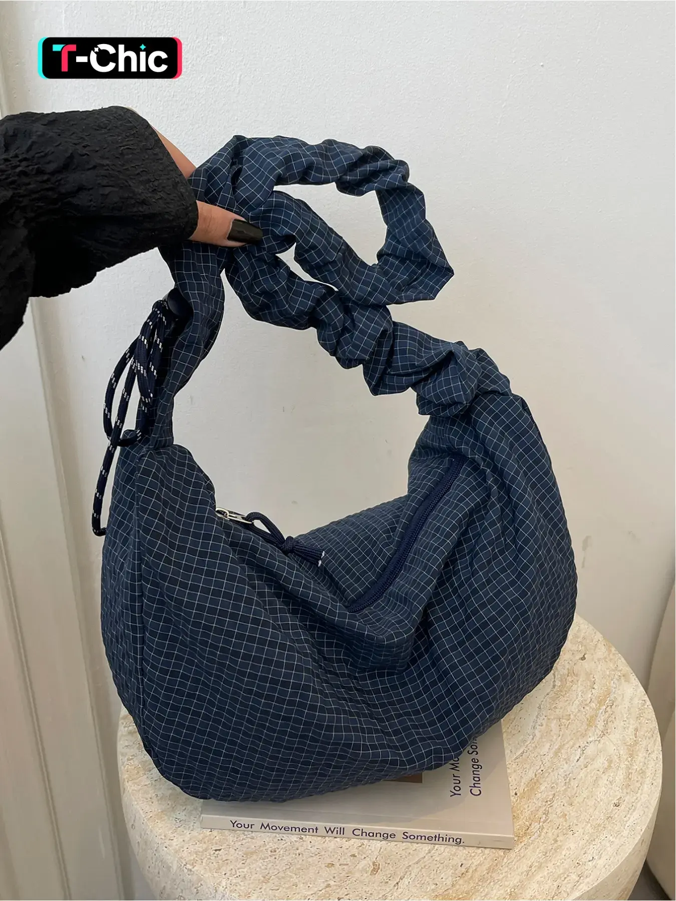 Retro plaid pleated large capacity underarm bag, Drawstring Commuter Crossbody Bag, pleated shoulder strap+drawstring detail design, soft silhouette comfortable without shoulder strain, can hold mobile phones, books, daily necessities, commuting
