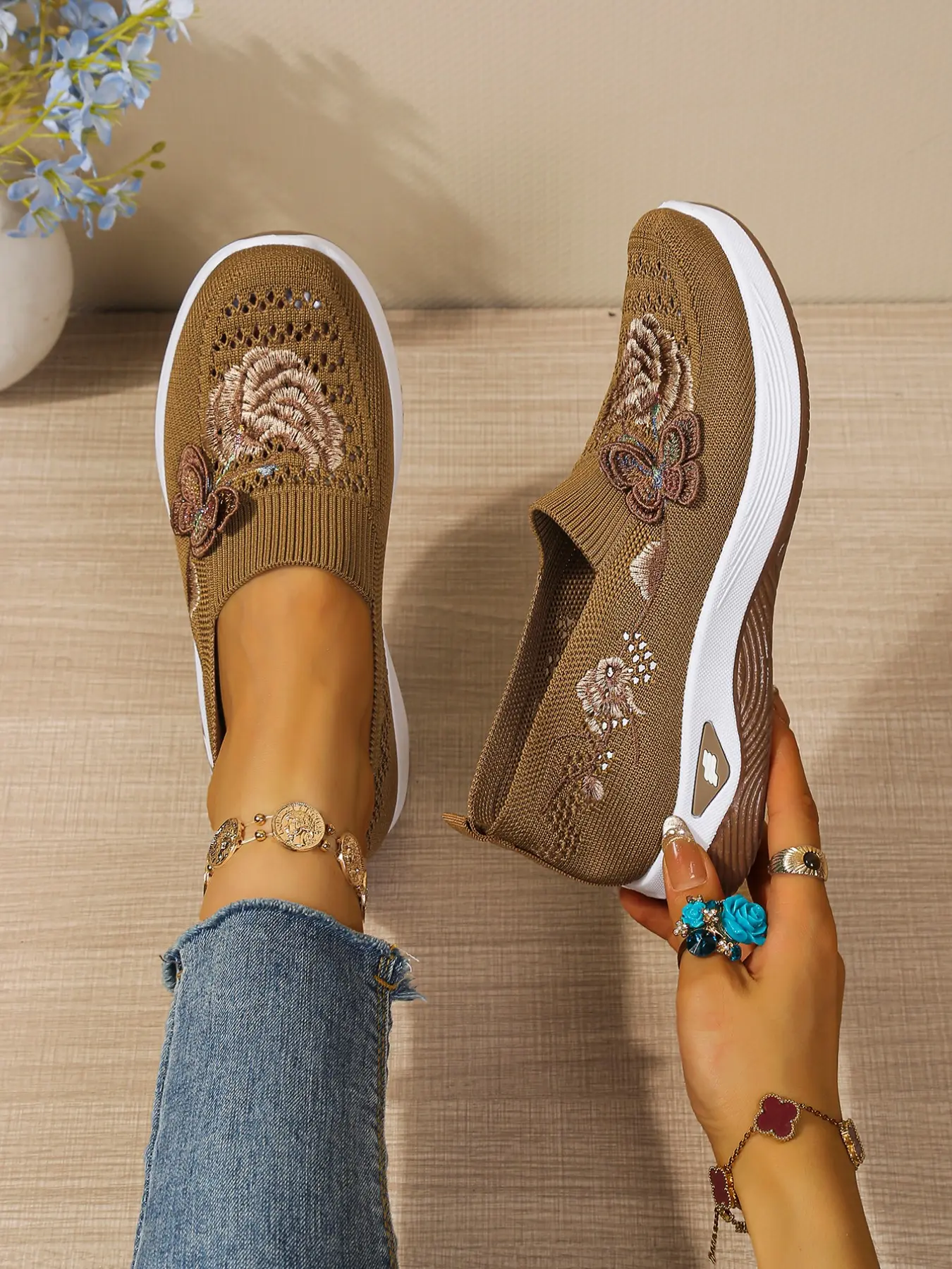 Vintage Floral Embroidered Lace-Up Knit Shoes, Breathable Slip-On Comfort Sneakers, Casual Breathable Shoes, Ideal for Middle-Aged Women & Moms