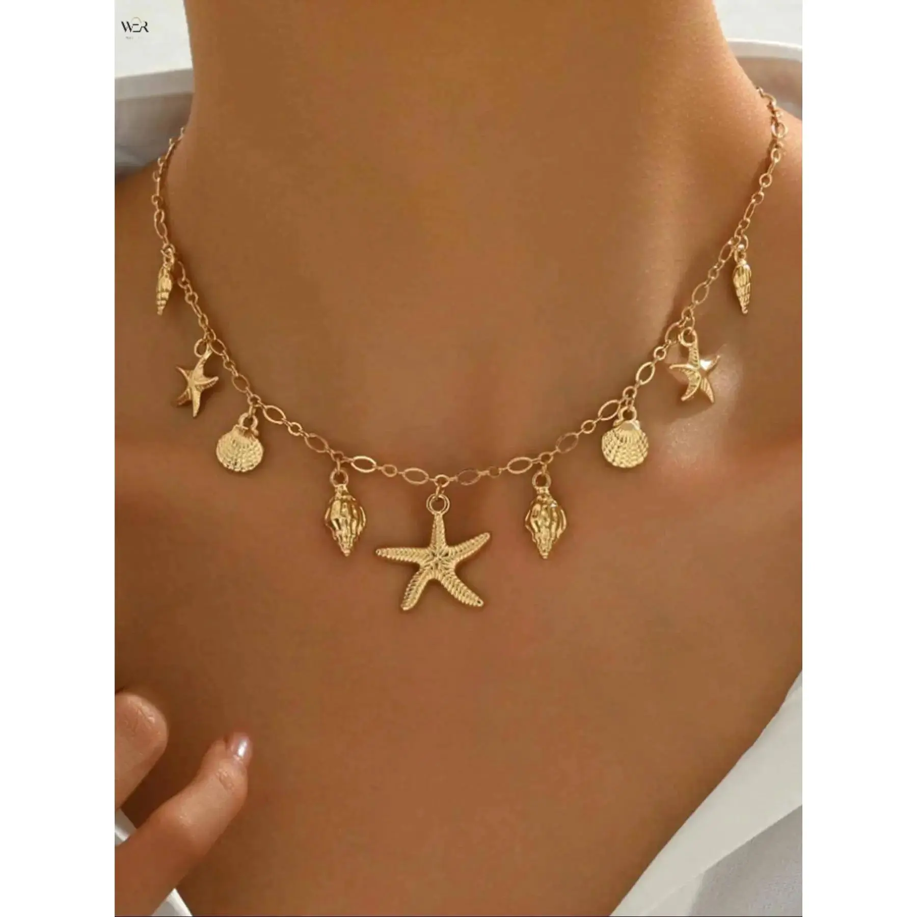 Women's Gold-Tone Charm Necklace with Starfish & Shell Pendants, Elegant Coastal Boho Zinc Alloy Jewelry, Lightweight 6g Adjustable for Beachwear, Charm Necklaces, Dangling Pendants, 44Cm, Casual