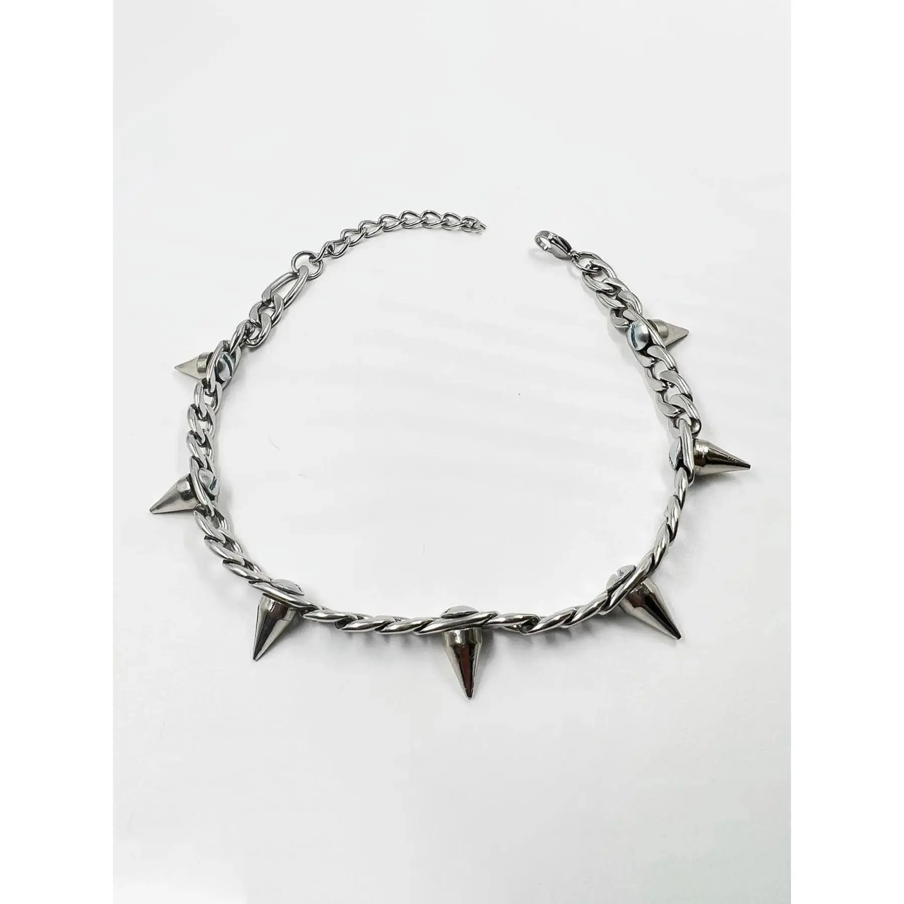 Unisex Stainless Steel Punk-Style Studded Choker Necklace - Minimalist Pattern, Highly Durable Neutral Design Jewelry for Punk Indoor Recreation, Party Scenarios