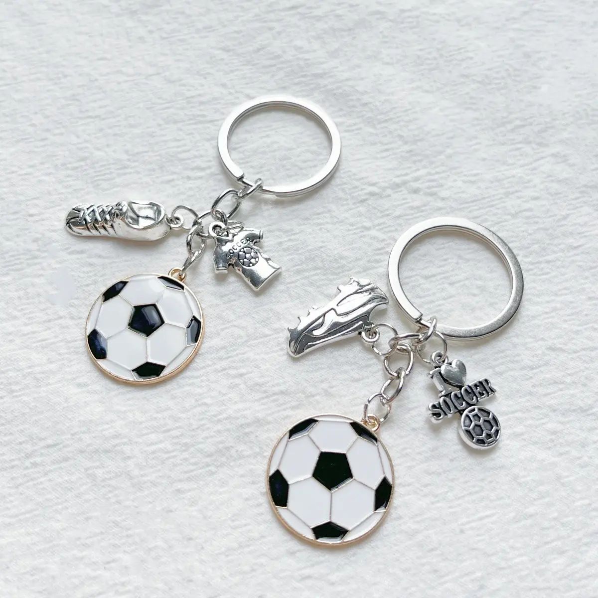 Men's Alloy Soccer Cleats Keychain Pendant, Sports Backpack Charm Gift for Football Fans