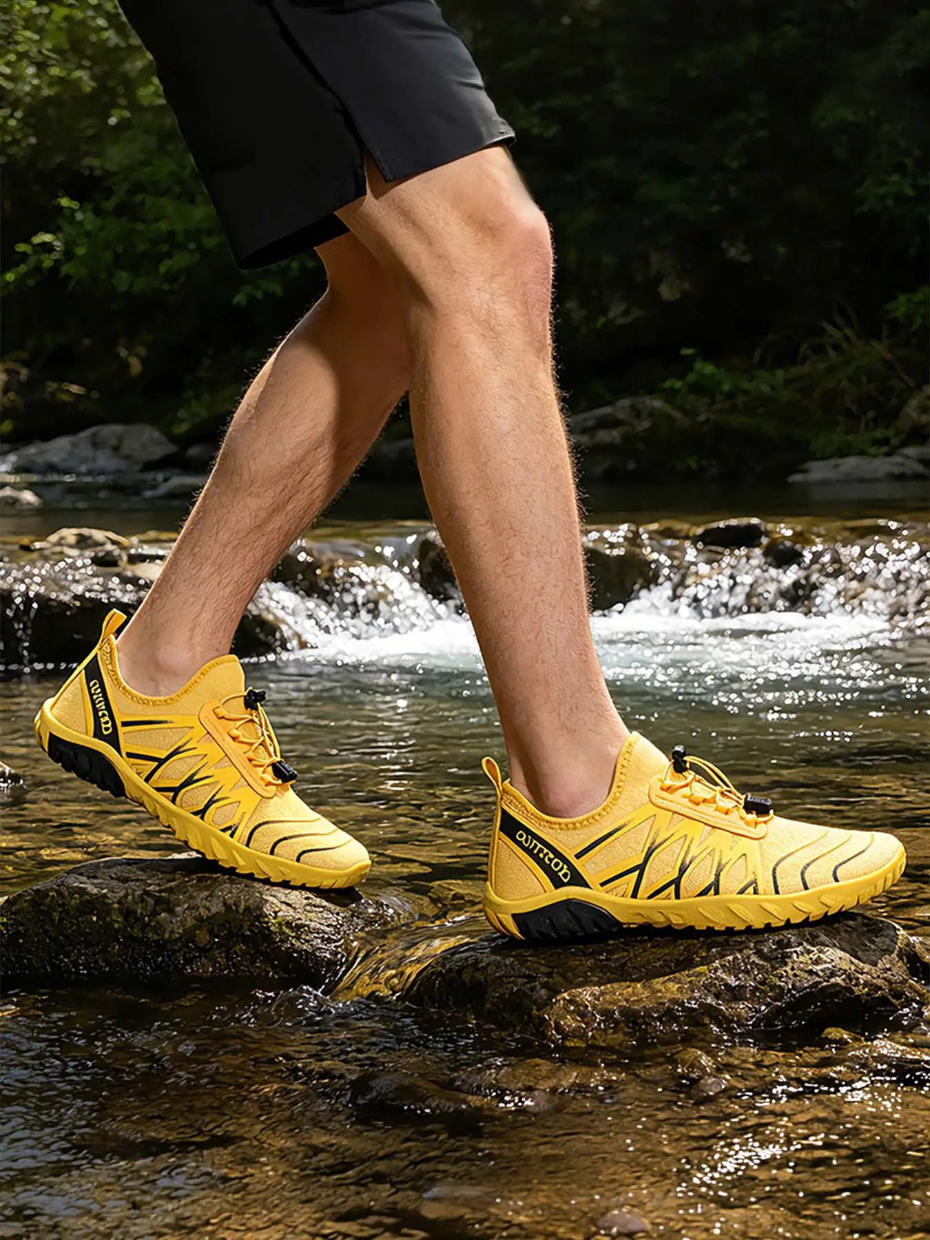 A Pair of Fashion Men's Outdoor Wading Sporty Water Shoes, Quick-Dry Breathable Mesh Non-Slip Barefoot Shoes, Drainable Beach Sneakers for Swimming, Hiking, Fishing, Indoor Gym and Daily Casual Outfits