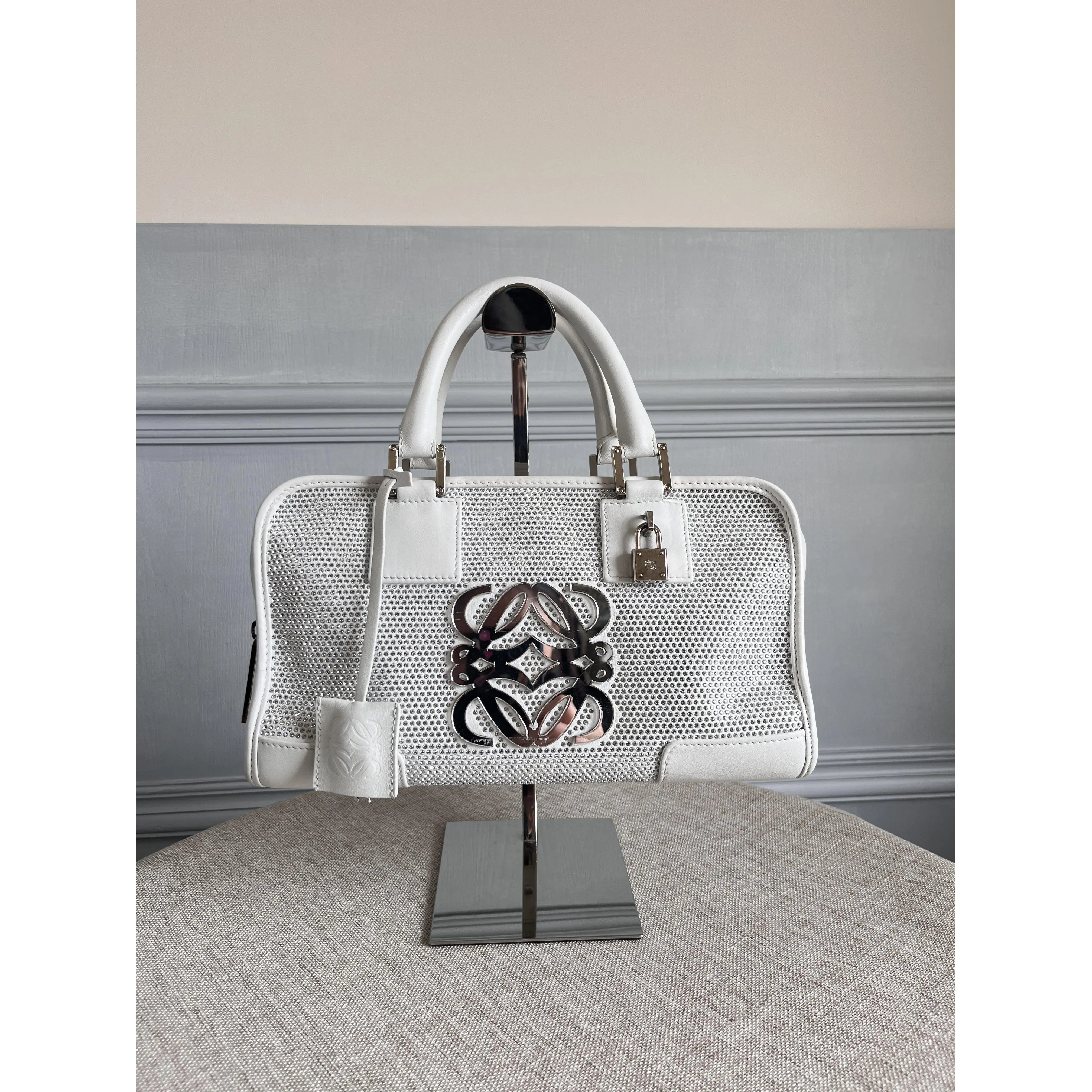 Pre-owned Loewe 2008 White Leather Sequins Amazon 28 Handbag