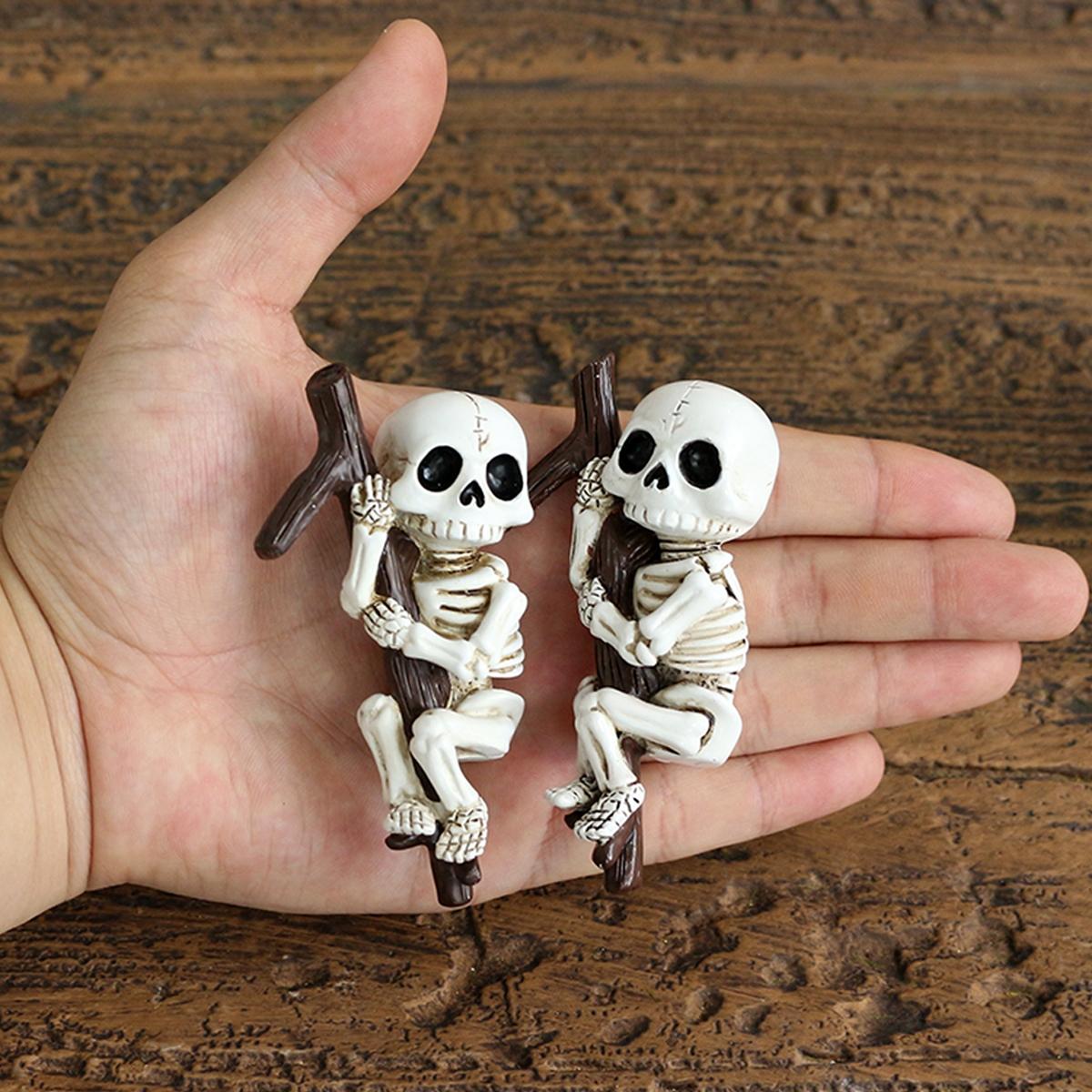 2pcs Climbing Skeleton Decorations for Halloween, Creative Outdoor Garden and Cup Edge Decor, Versatile Skull Figurines for Home & Office, Garden Accessories, Creativity, Exterior Decorative Statues