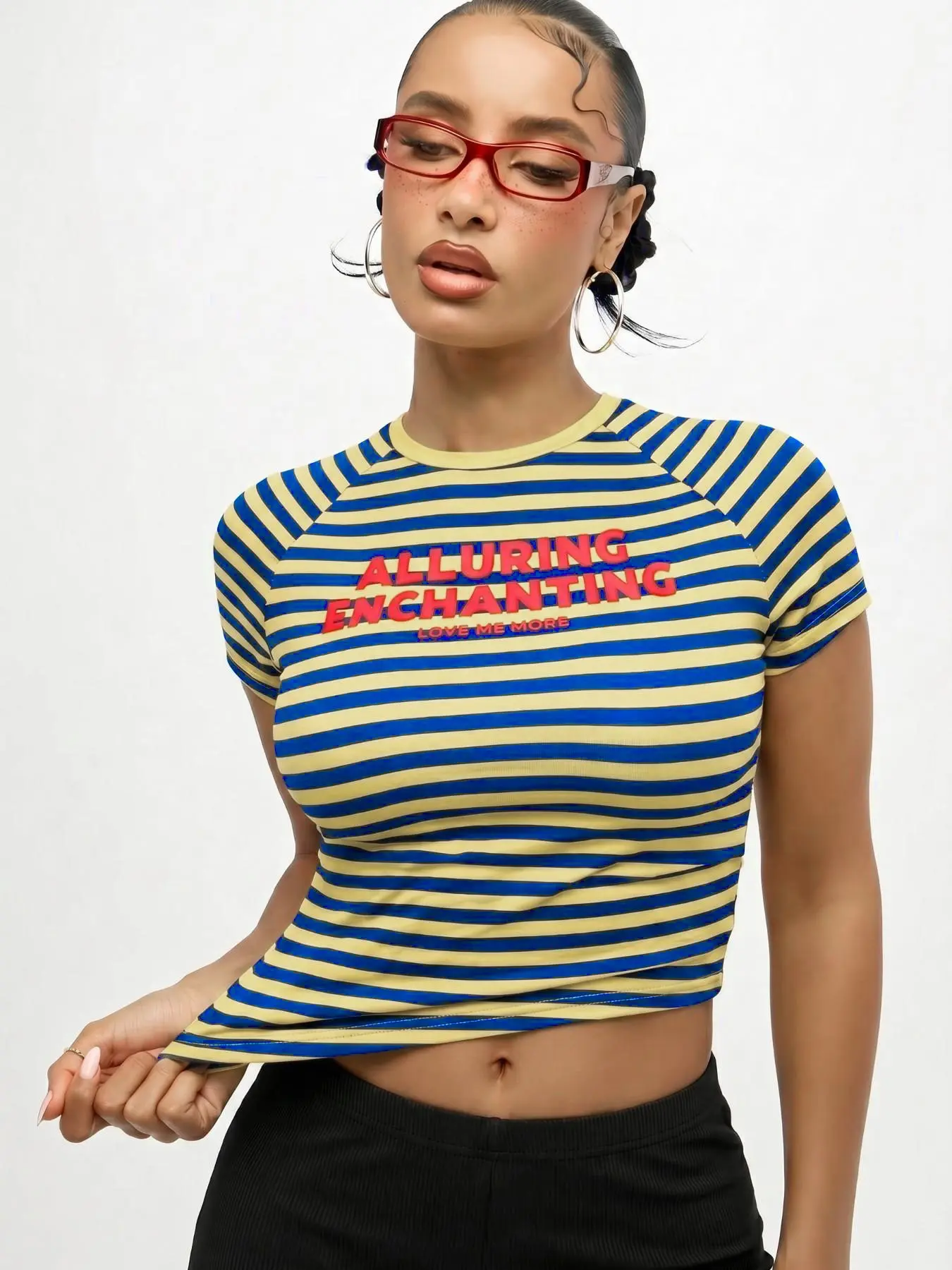 Women's Striped Raglan Sleeve Crop T-Shirt with "Alluring Enchanting" Letter Print, Slim Fit Crew Neck Cropped Top, Summer Streetwear for Daily and Going Out