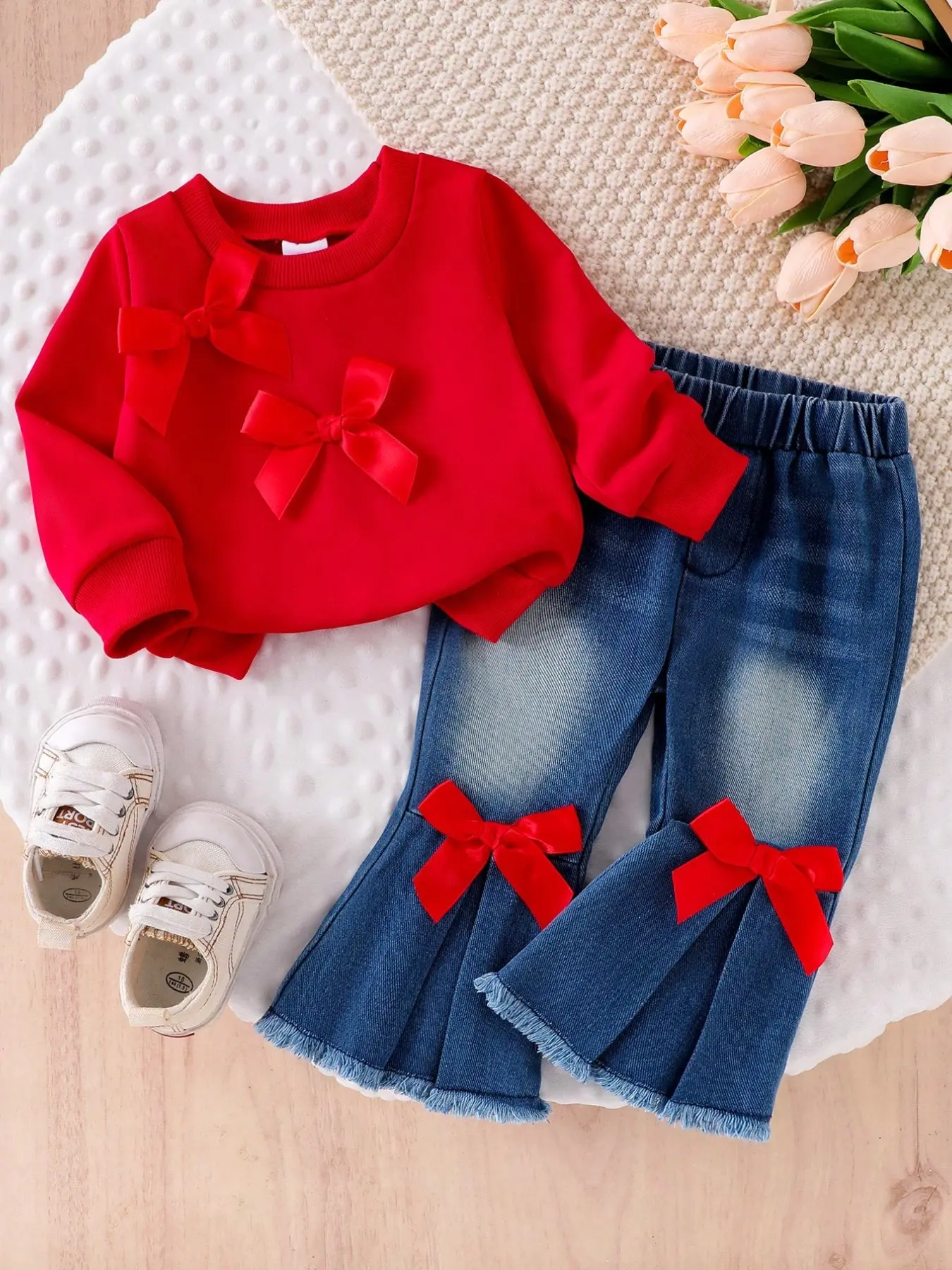 Baby Girl Fashion Casual Cute 2-Piece Set Baby Clothing, Bow Decorated Round Neck Long Sleeve Sweatshirt and Slim Fit Bell Pants Jeans Set