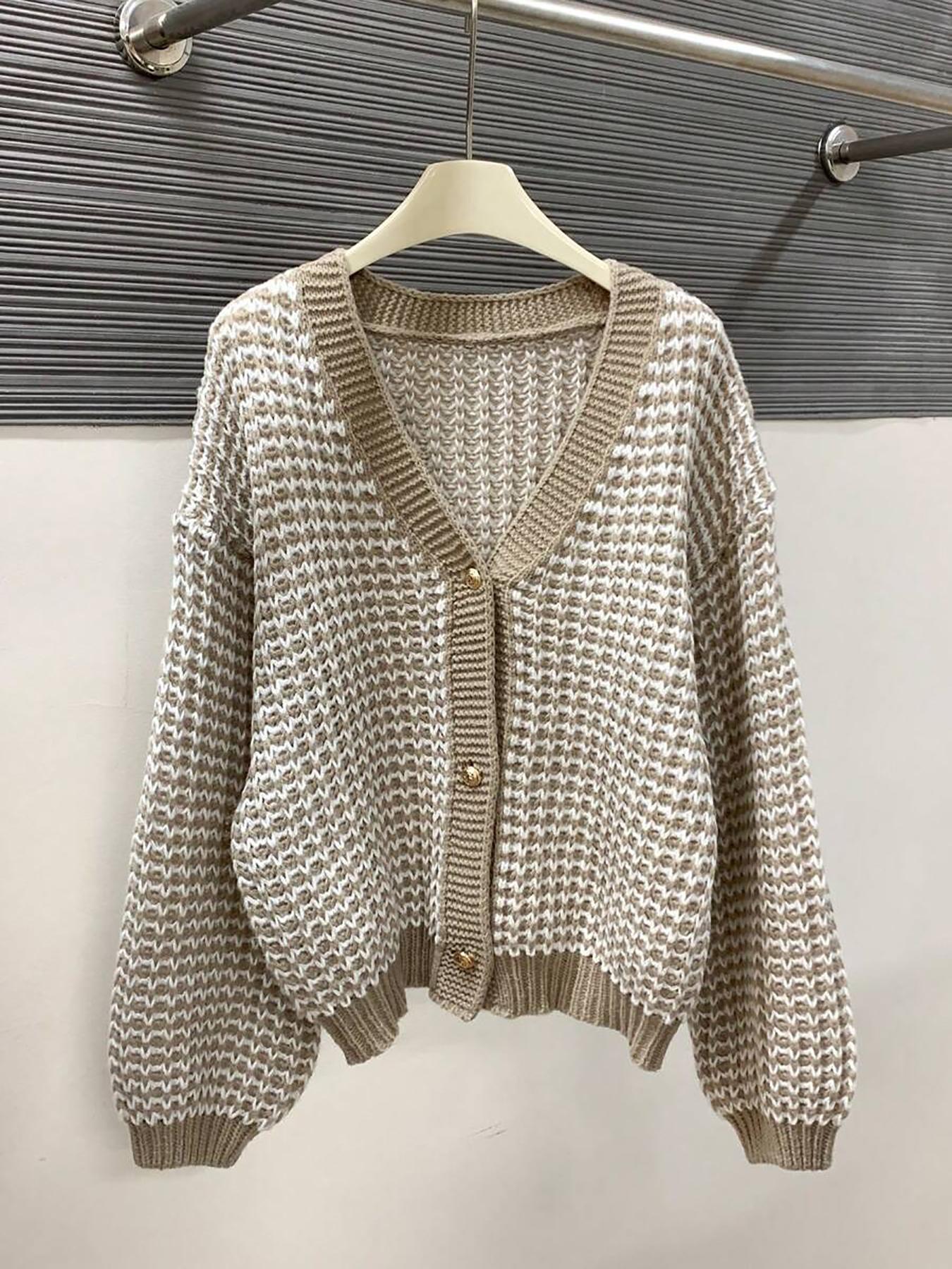Women's V-Neck Long-Sleeve Sweater Cardigan, Thick Knit Loose-Fit Colorblock Design, Casual Fashion Outerwear for Fall and Winter
