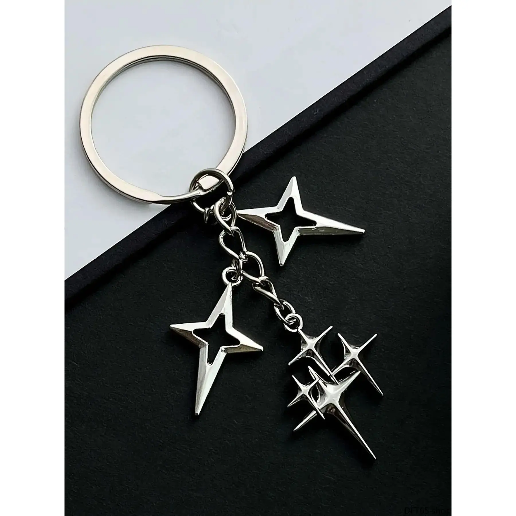 Retro Y2K Four-Pointed Star Alloy Keychain Solid Anti-Tarnish Metal Hardware Slim Cool Silhouette For Men Daily Car Key Backpack Handbag Hanging Durable Minimalist Versatile Portable Dark Trend Decorative Bag Accessory